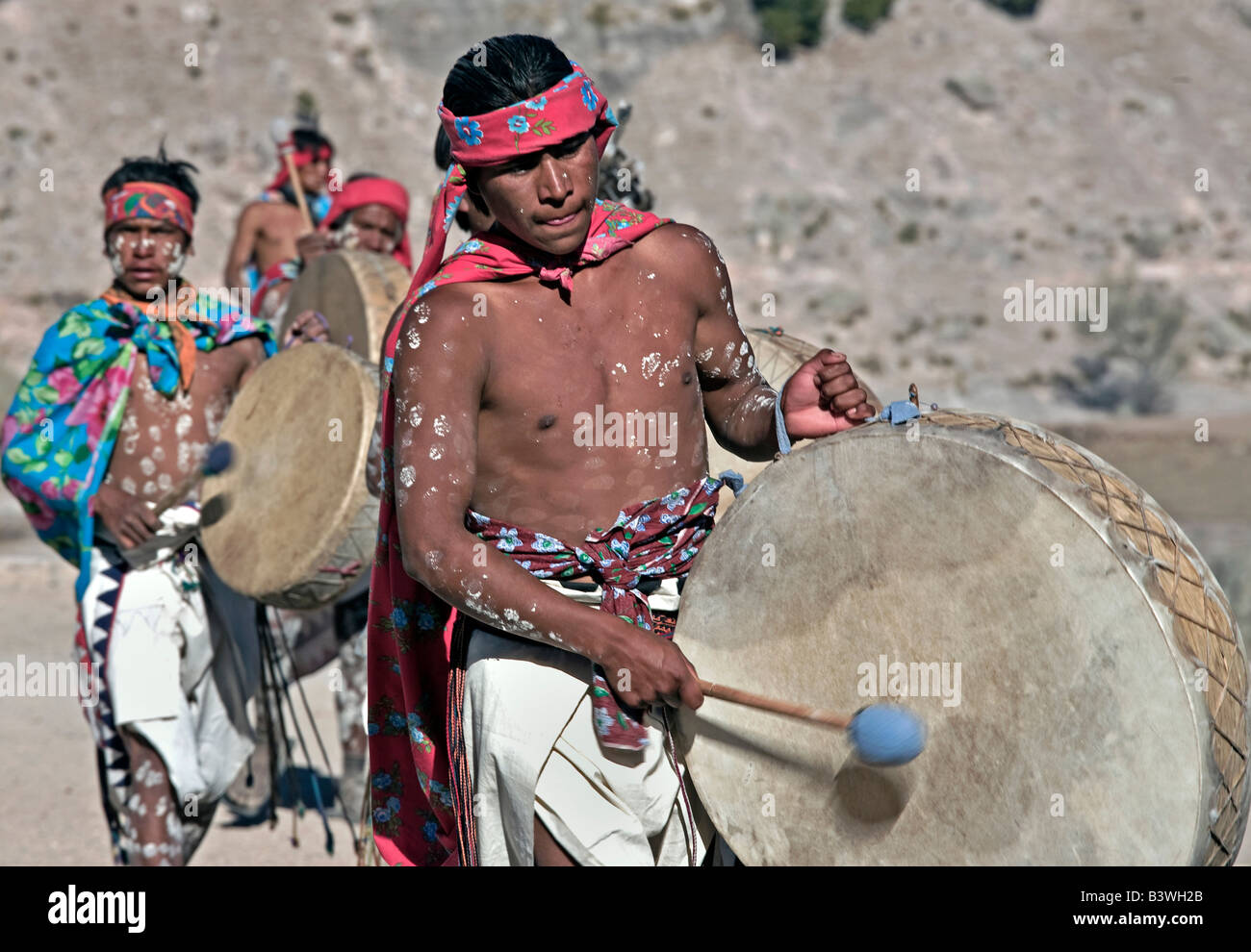 Tehuerichi, Mexico. Drummers during a ceremony held to celebrate Easter in Tehuerichi, a village in the Sierra Tarahumara Stock Photo