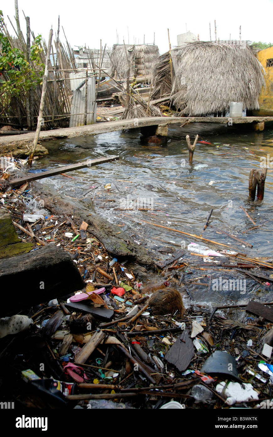 Central America, Panama, San Blas Islands. Poverty & pollution around the San Blas islands and the Caribbean Sea. Stock Photo