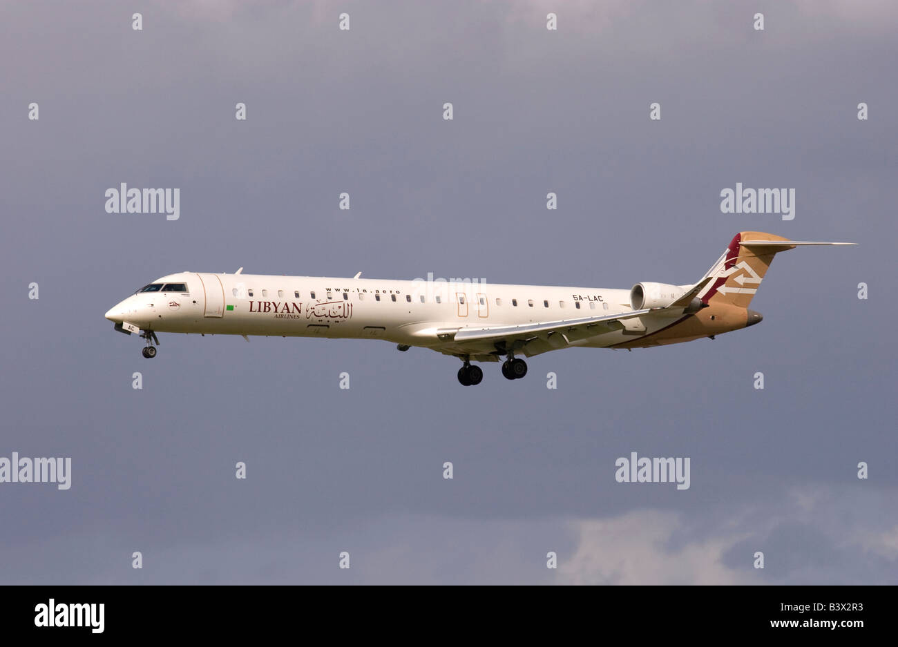 Crj 900 hi-res stock photography and images - Alamy