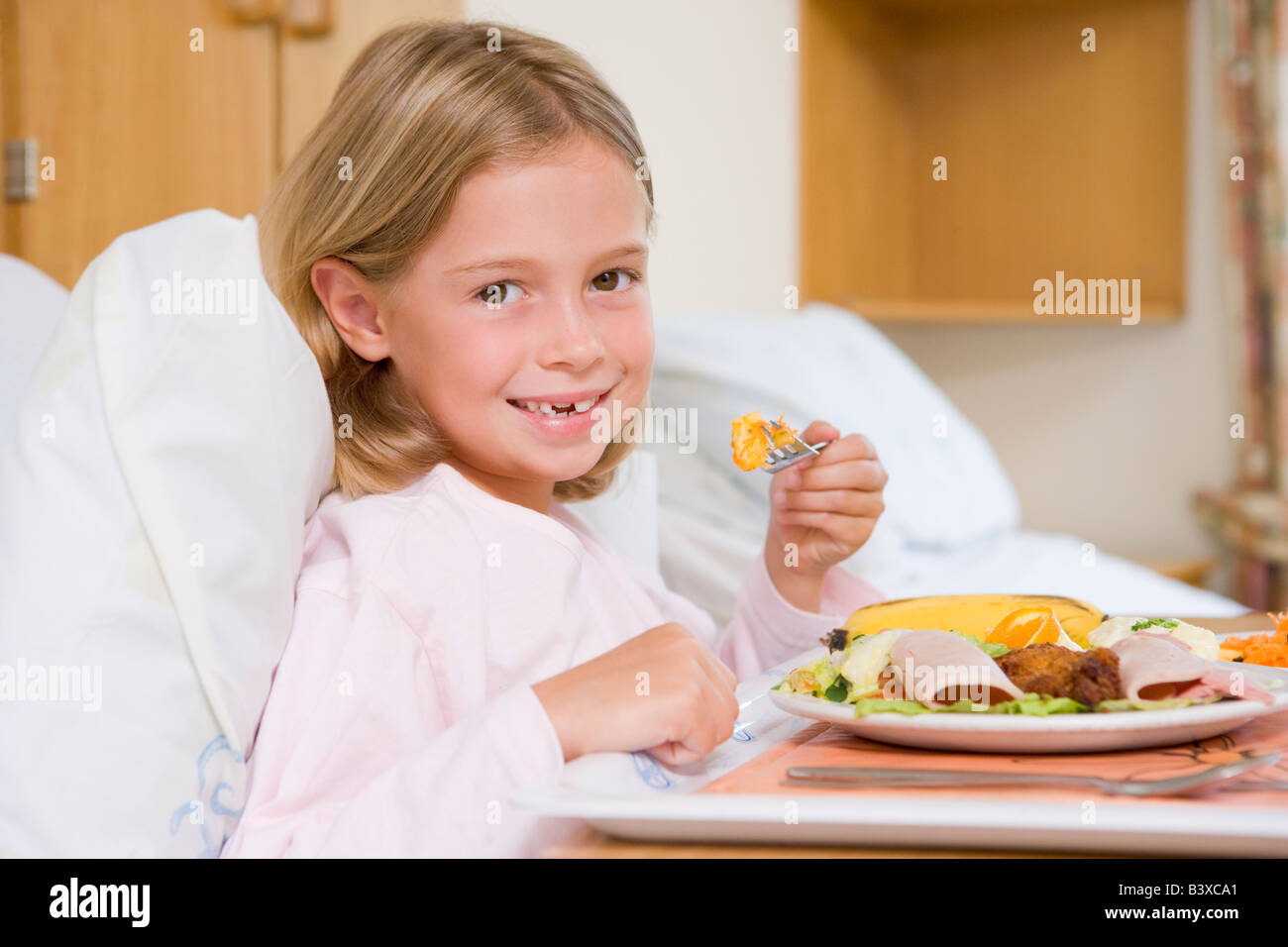 ужин в больнице. питание детей в больнице. питание детей в стационаре. еда в больничной столовой. детское питание молочная кухня.