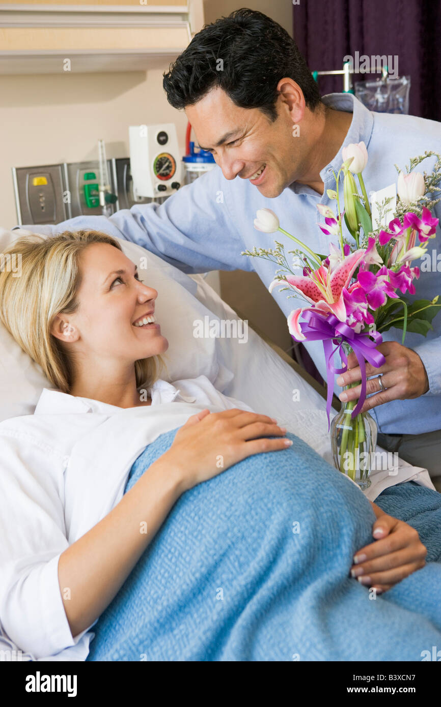 Как правильно дышать при схватках для облегчения. Фото беременной в больнице. Мужетерапия при беременности это что. Мужетерапия при беременности это что. Мужетерапия при беременности на 40 неделе беременности.