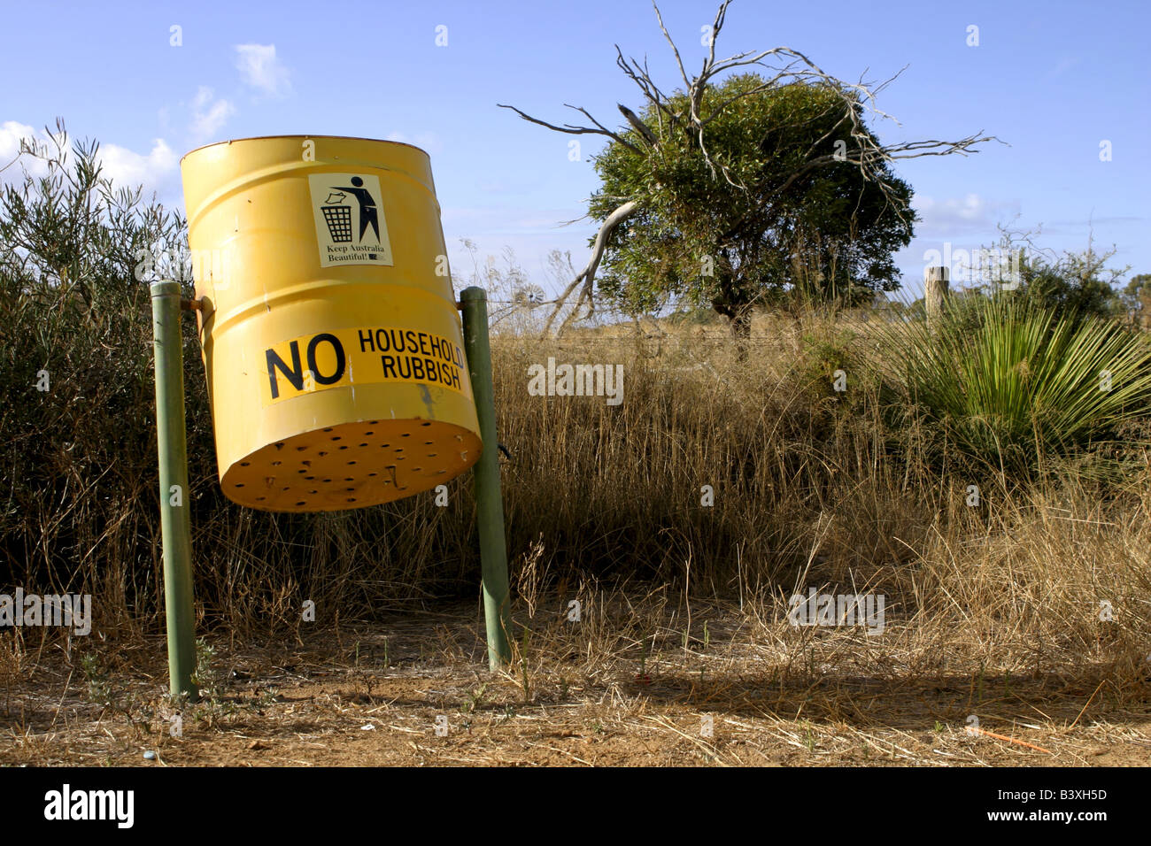 Australian country roadside rubbish bin hires stock photography and