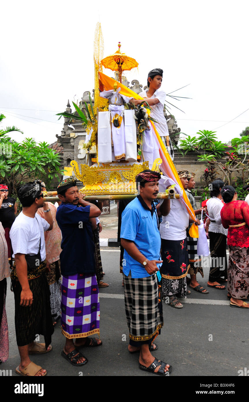Funeral procession en route to the cremation site, gianyar, Bali