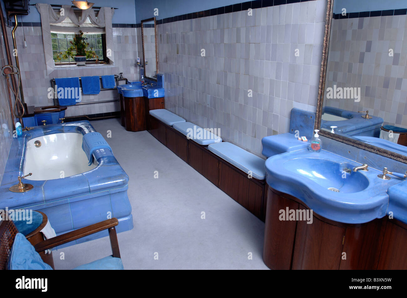 A CLASSIC BATHROOM WITH ROYAL DOULTON FITTINGS UK Stock Photo Alamy
