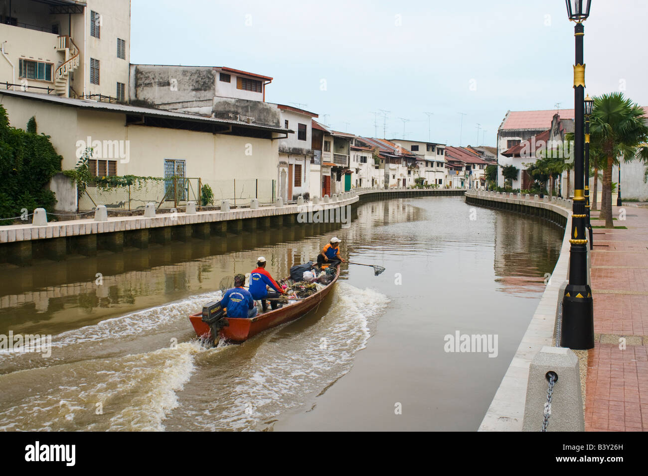 Claeaning boat Melaka, Malaysia Stock Photo - Alamy