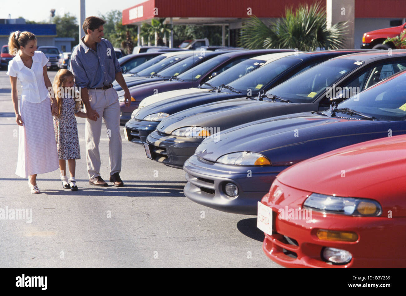 Family shopping for car, Miami Stock Photo Alamy