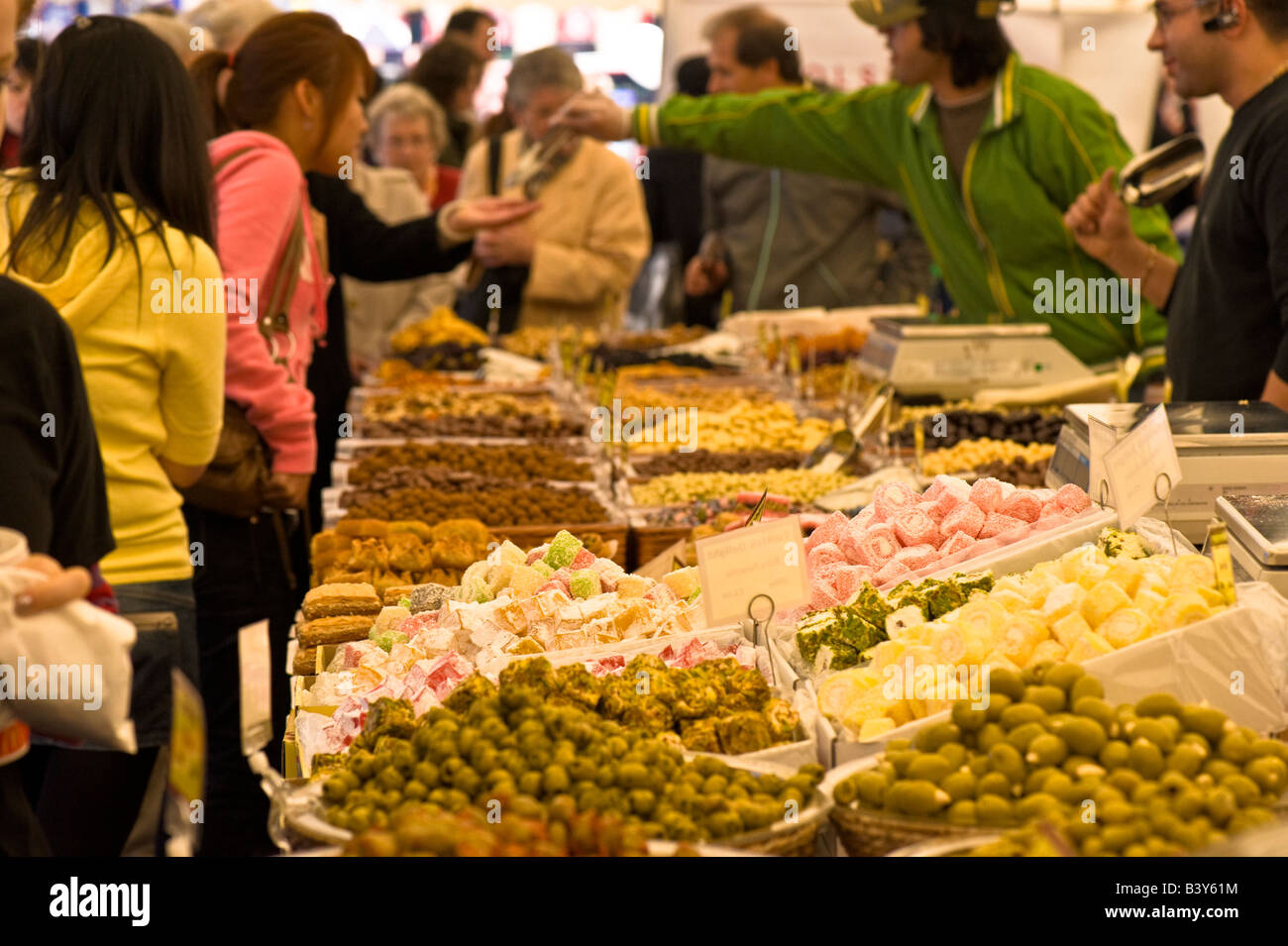 London street food market hi-res stock photography and images - Alamy