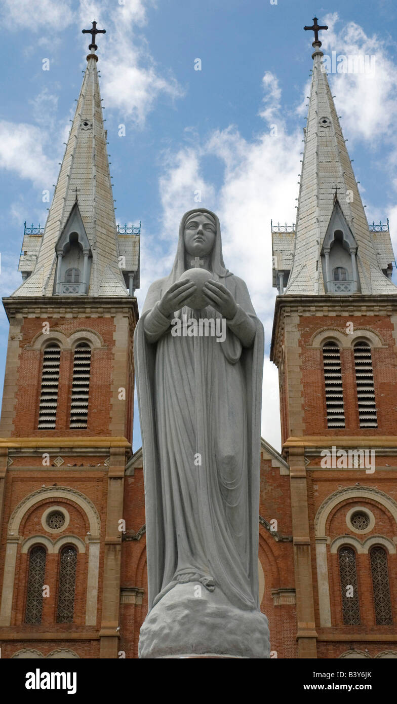 Notre Dame Statue Bud Vase (Statue Mary) main image 0
