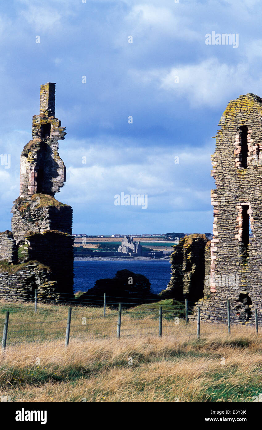 Scotland, Caithness. The ruins of Castle Girnigoe & Castle Sinclair look across Sinclair's Bay. Dating back to the fifteenth and seventeenth centuries they were once the stronghold for the Earls of Caithness Stock Photo