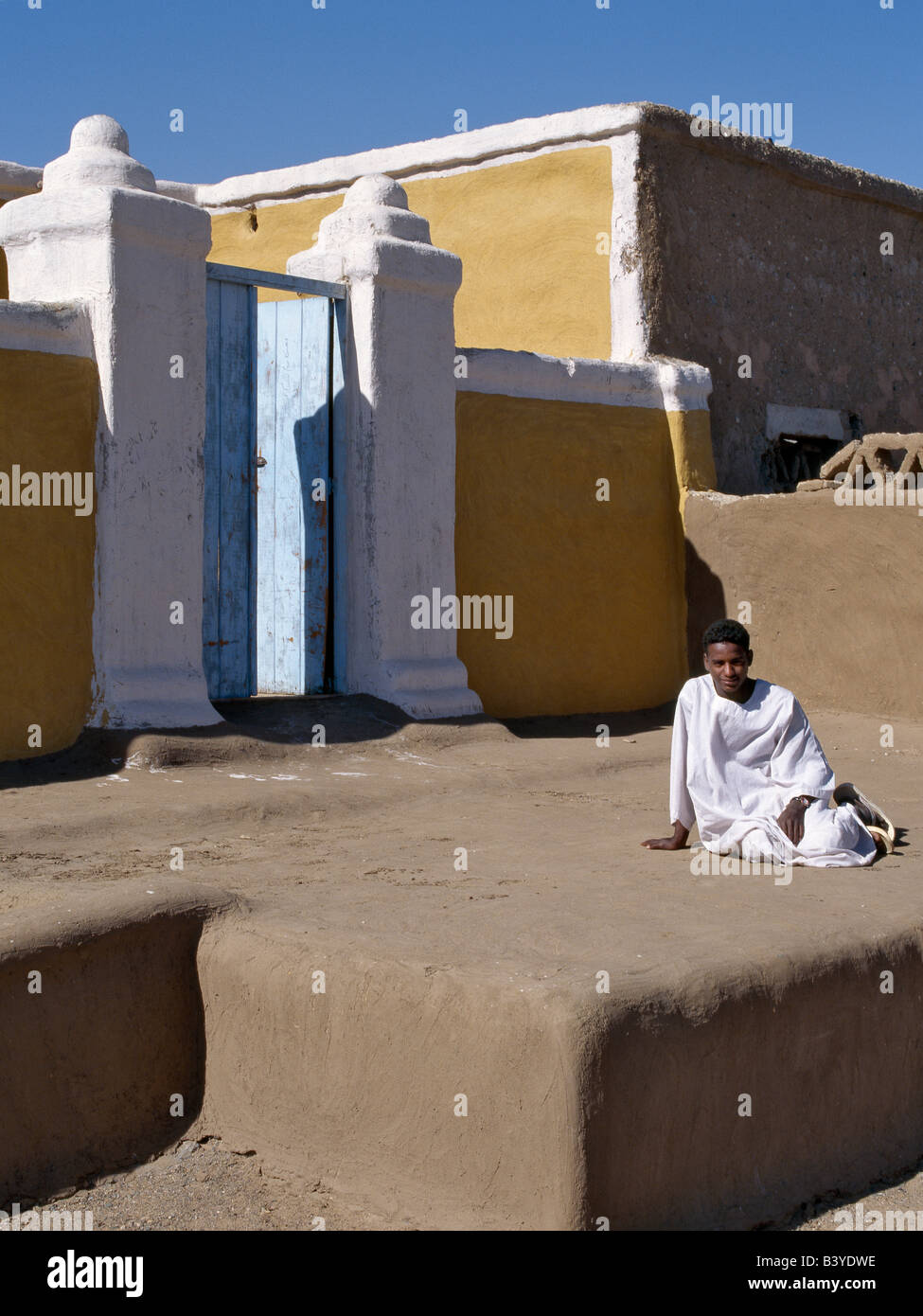 Sudan, Sahara Desert, Qubbat Selim. Traditional Nubian architecture, plasterwork and decoration of the doorways and compounds to houses at Qubbat Selim. Stock Photo