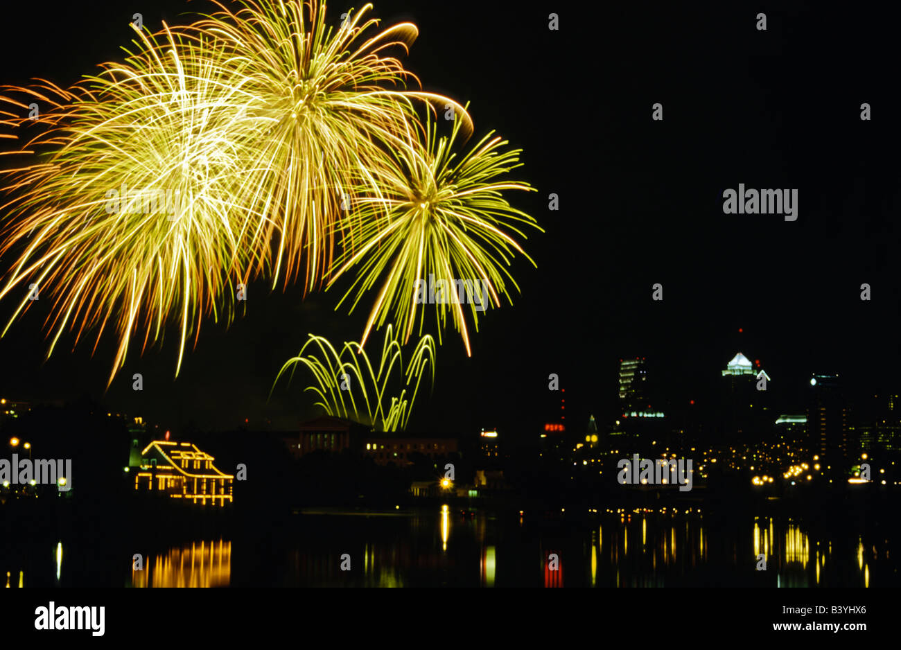 USA, Pennsylvania, Philadelphia. Independence Day display of fireworks
