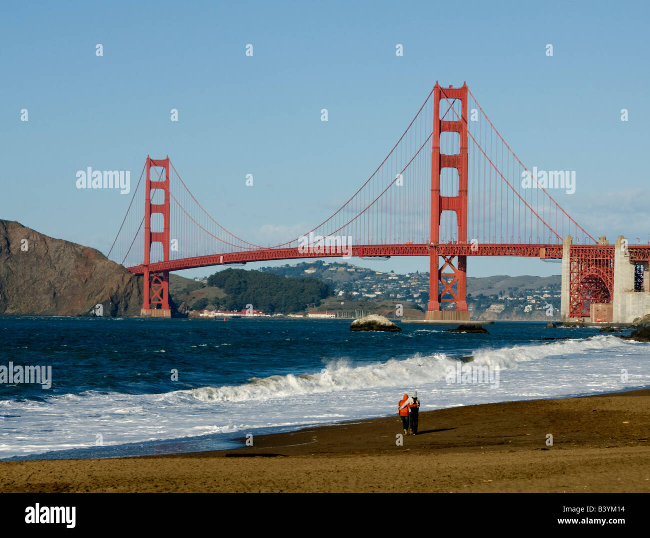 California San Francisco Couple and Golden Gate Bridge from Baker Beach Photo 2 casanf76432 Photo Lee Foster 2008 Stock Photo