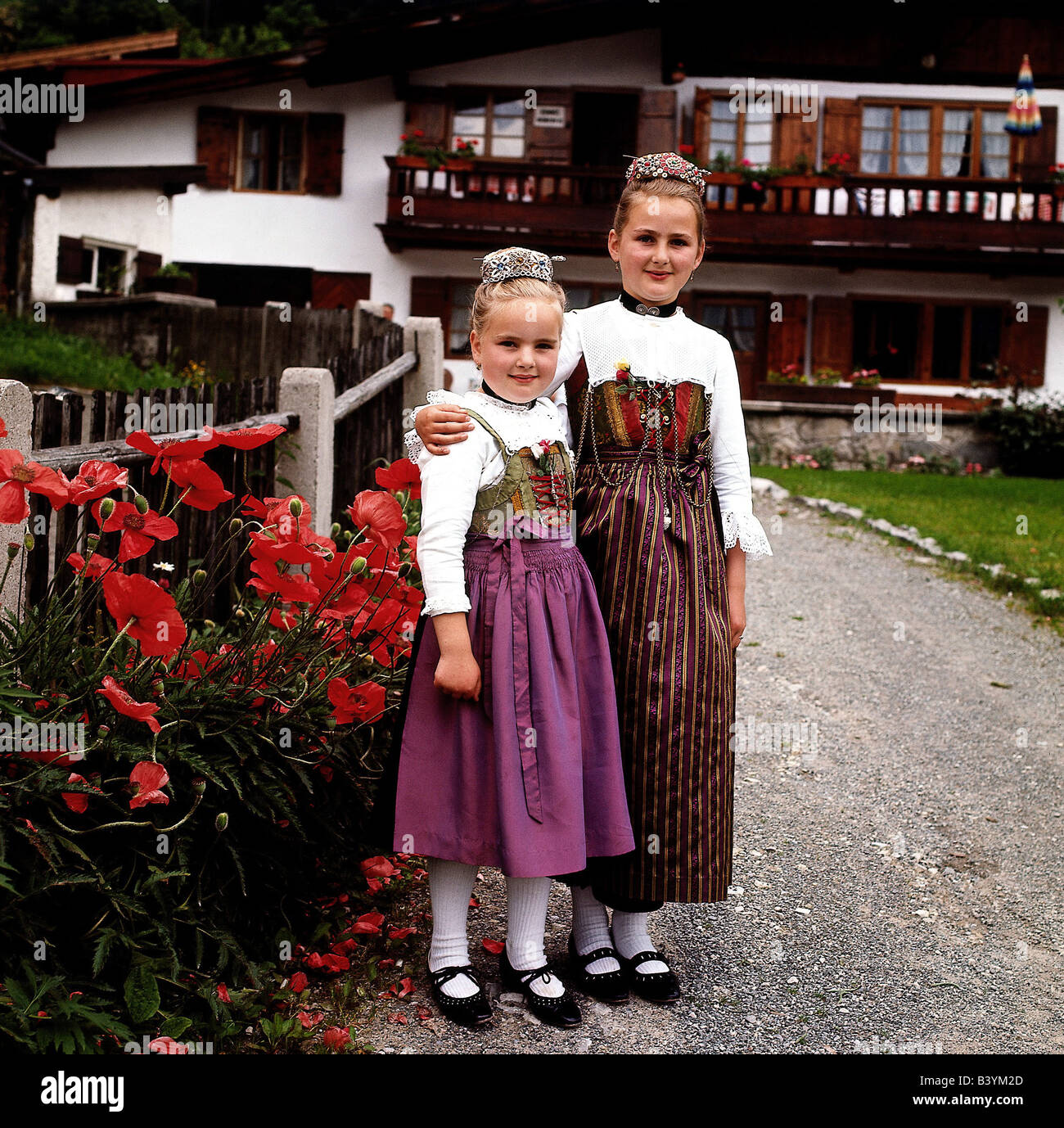 Dirndl hairstyle hi-res stock photography and images - Alamy Dirndl hairstyle hi-res stock photography and images - Alamy