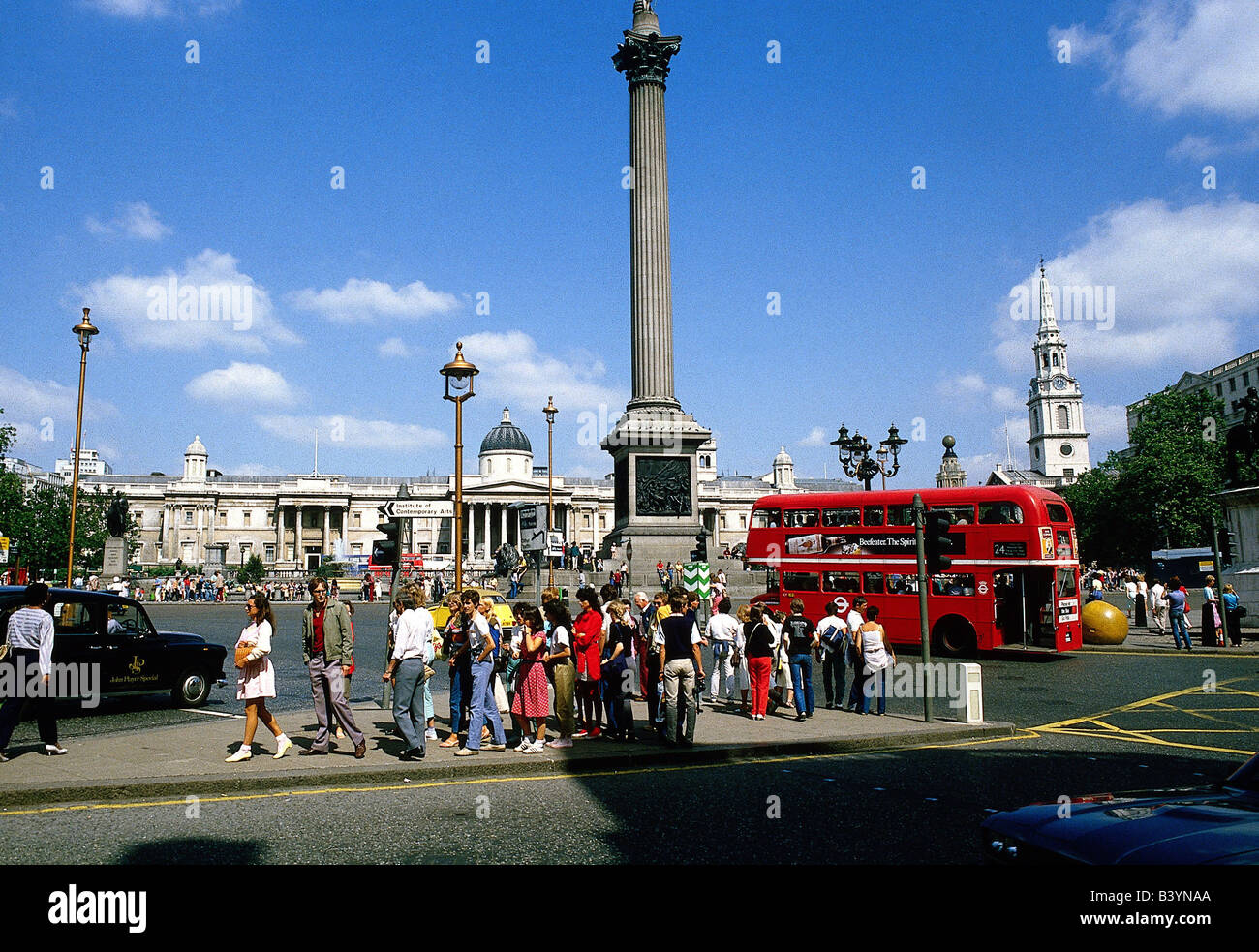 geography / travel, Great Britain / United Kingdom / United Kingdom, England, London, Trafalgar Square, nelson statue, bus, tourists, nelson's column, Stock Photo