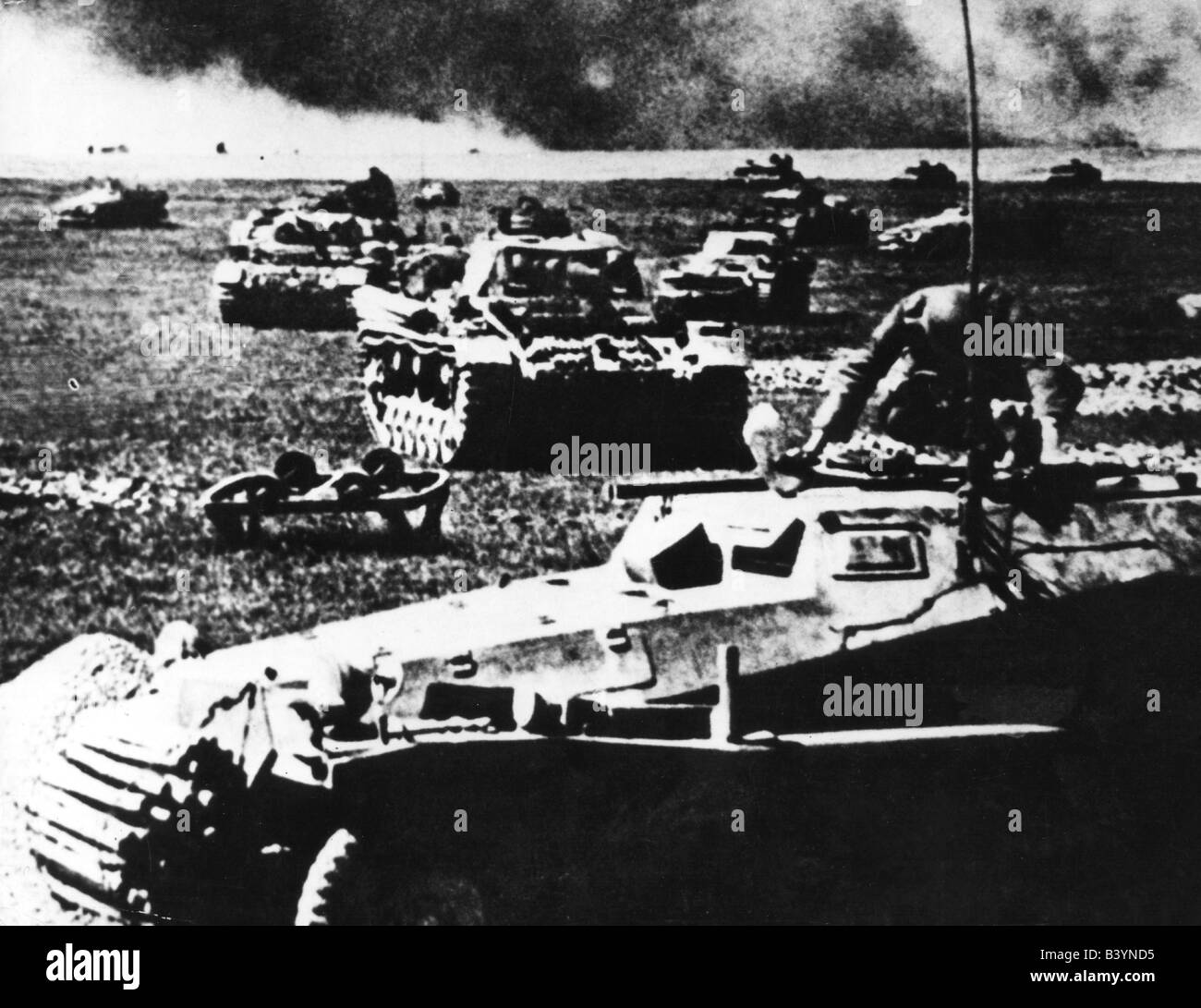 events, Second World War / WWII, Russia 1941, German advance, Wehrmacht tank unit, Panzer III and armoured half-track vehicle SdKfz 250, June 1941, Stock Photo