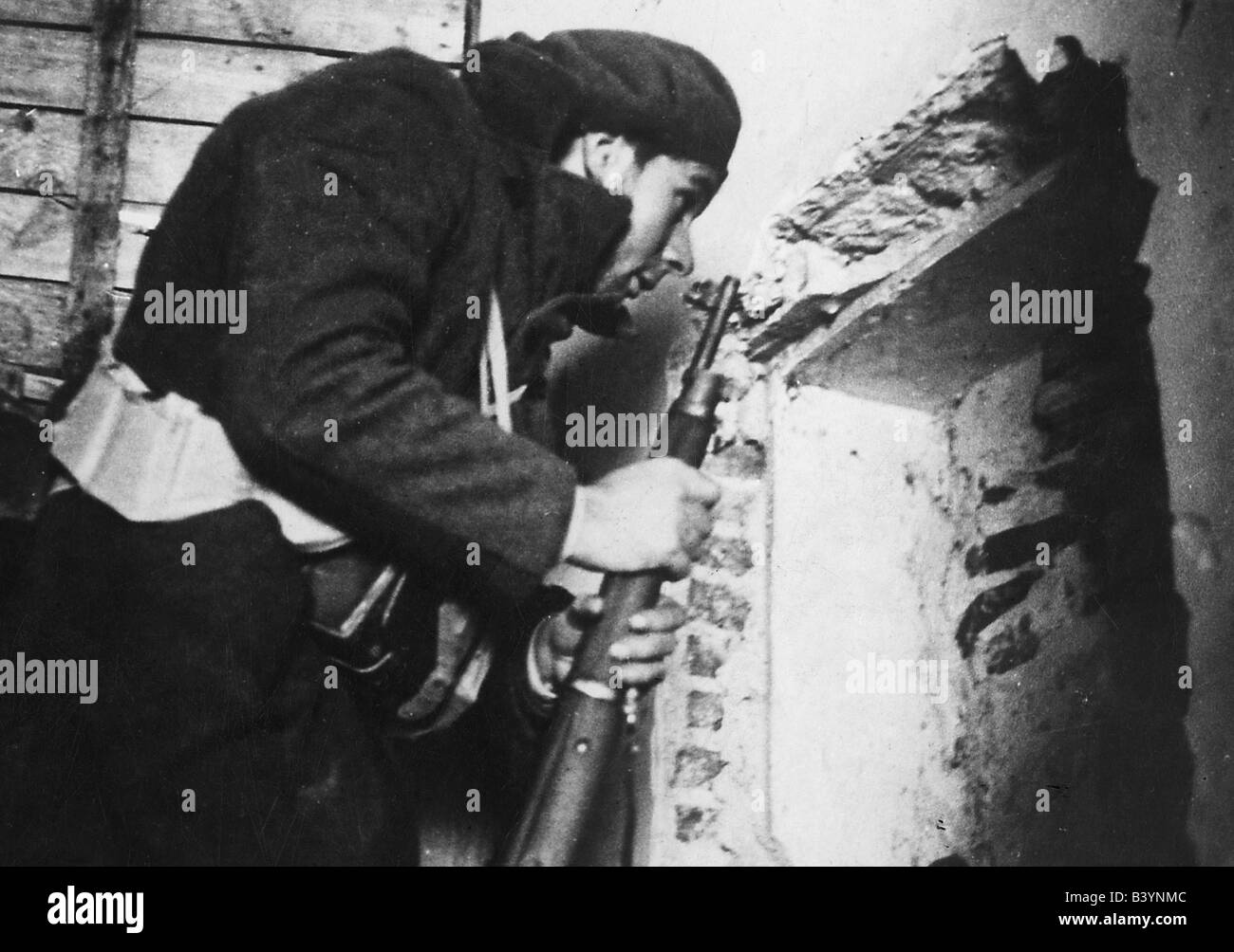 geography / travel, Spain, Spanish Civil War 1936 - 1939, republican sentry at the front, January 1937, soldier, winter, frontline, soldier, beret, cap, arm, weapon, arm, rifle, gun, historic, historical, guard, male, man, people, 1930s, 20th century, men, Stock Photo