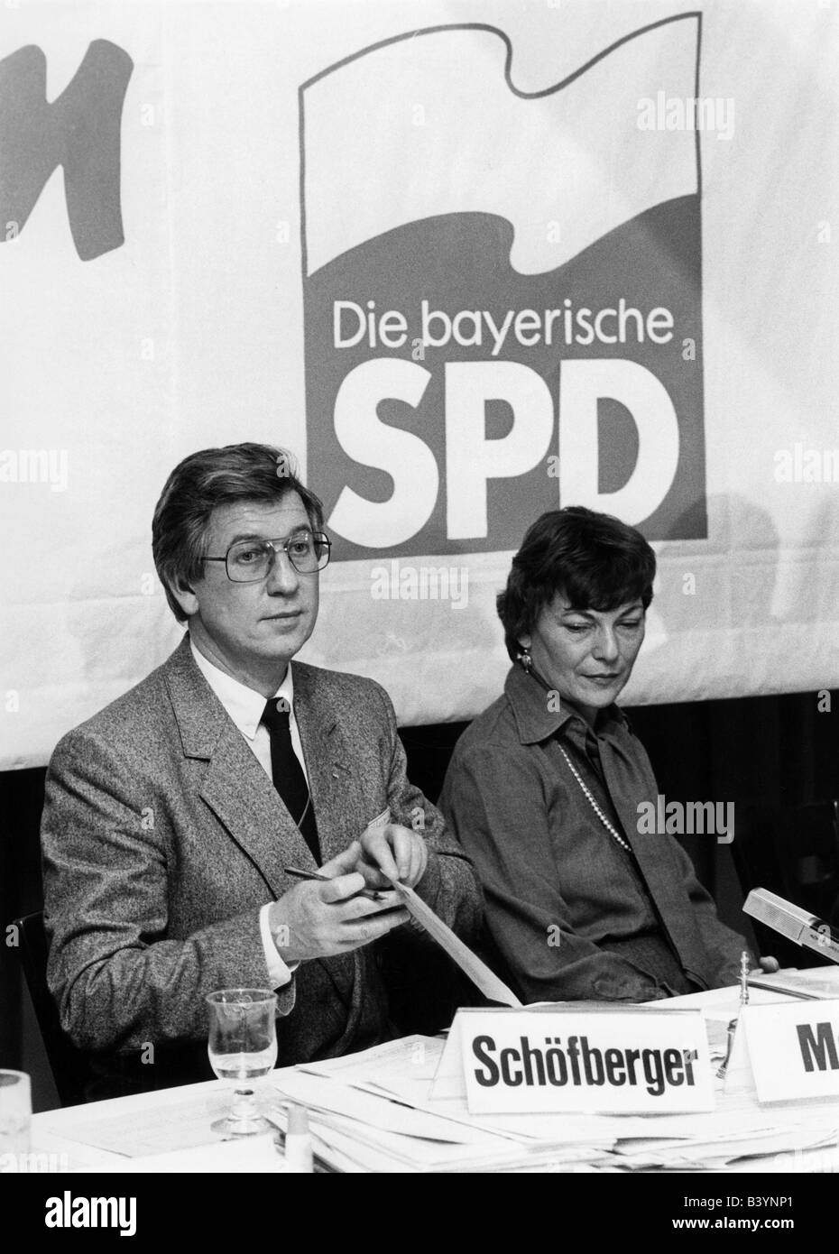 Schoefberger, Rudolf , * 29.7.1935, German politician, chairman of the Social Democratic Party in Bavaria 1985 - 1991, with Deputy Chairwoman Anke Martiny at a party meeting, 1986, , Stock Photo