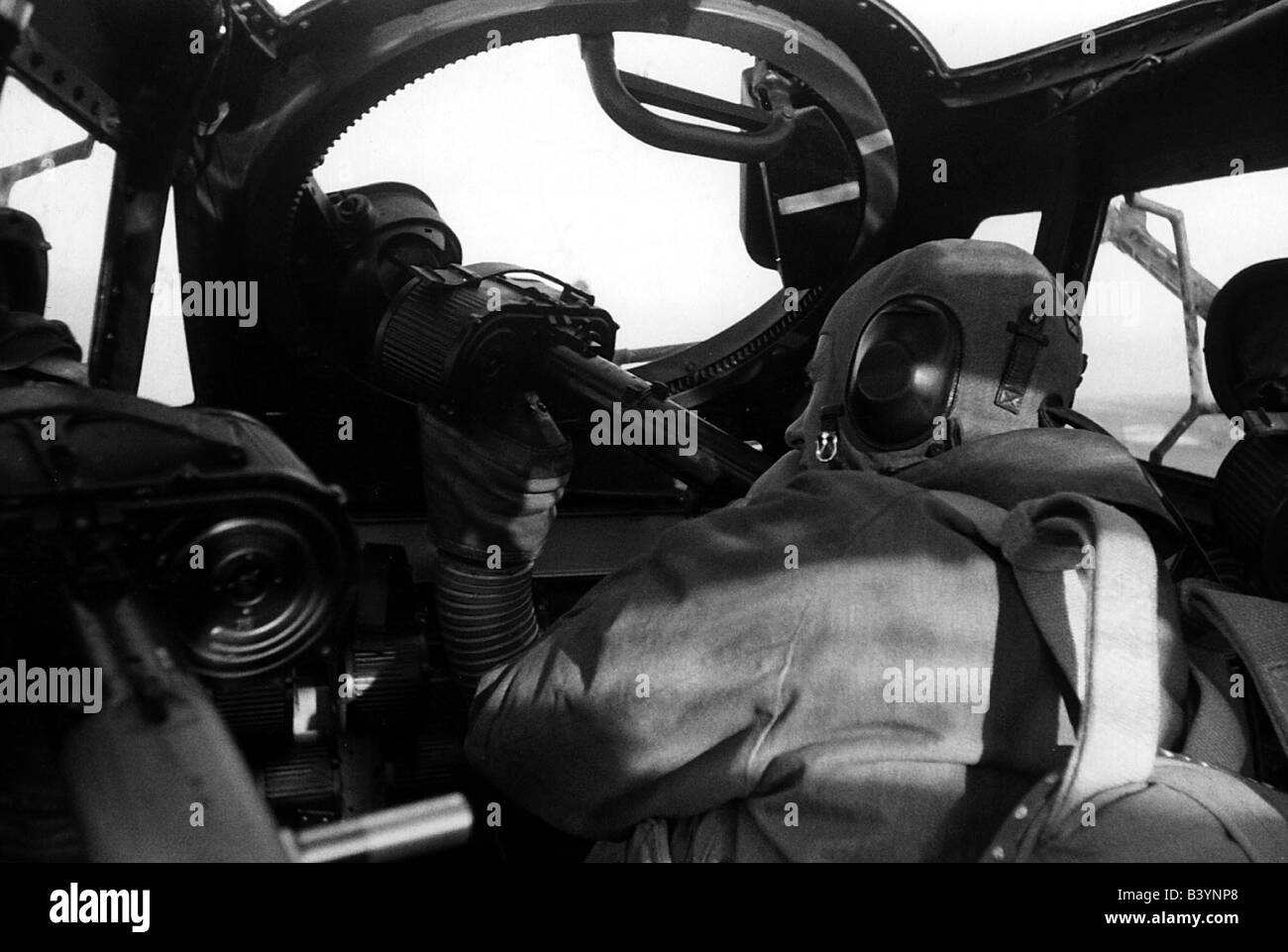 events, Second World War / WWII, aerial warfare, aircraft, details / interiors, gunner of a German bomber Dornier Do 17 at his machinegun, summer 1940, machine gun, 20th century, historic, historical, Do17, Do-17, bombers, Luftwaffe, Wehrmacht, Germany, Third Reich, plane, planes, soldier, soldiers, Battle of Britain, England, 1940s, people, Stock Photo