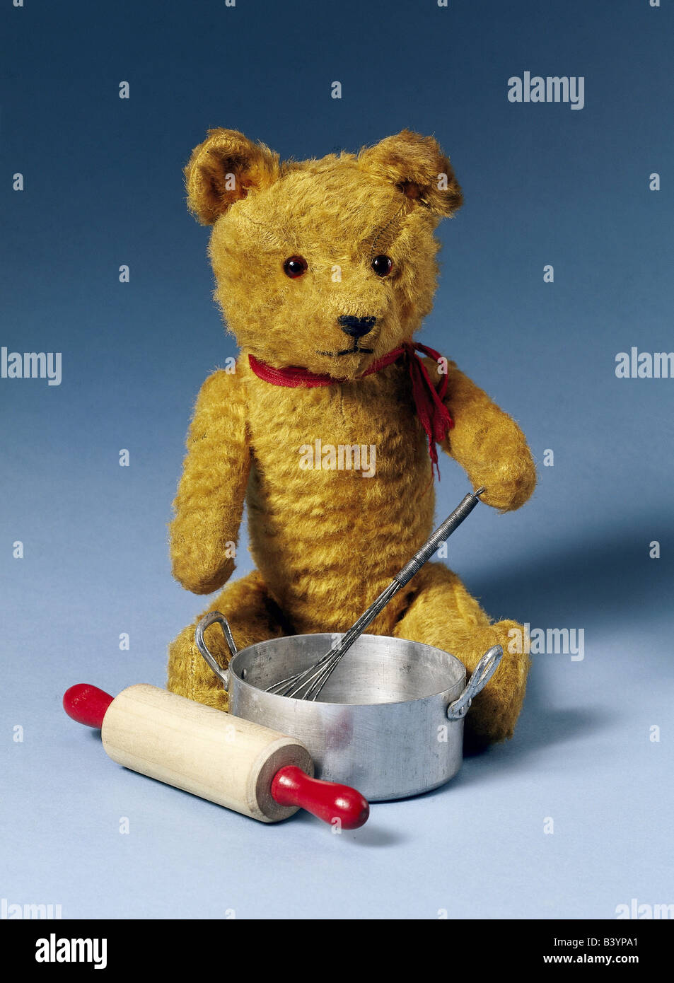 toys, teddy bears, teddy with cooking pot, egg whip and rolling pin, 1940s, 40s, historic, historical, bear, toy, Stock Photo