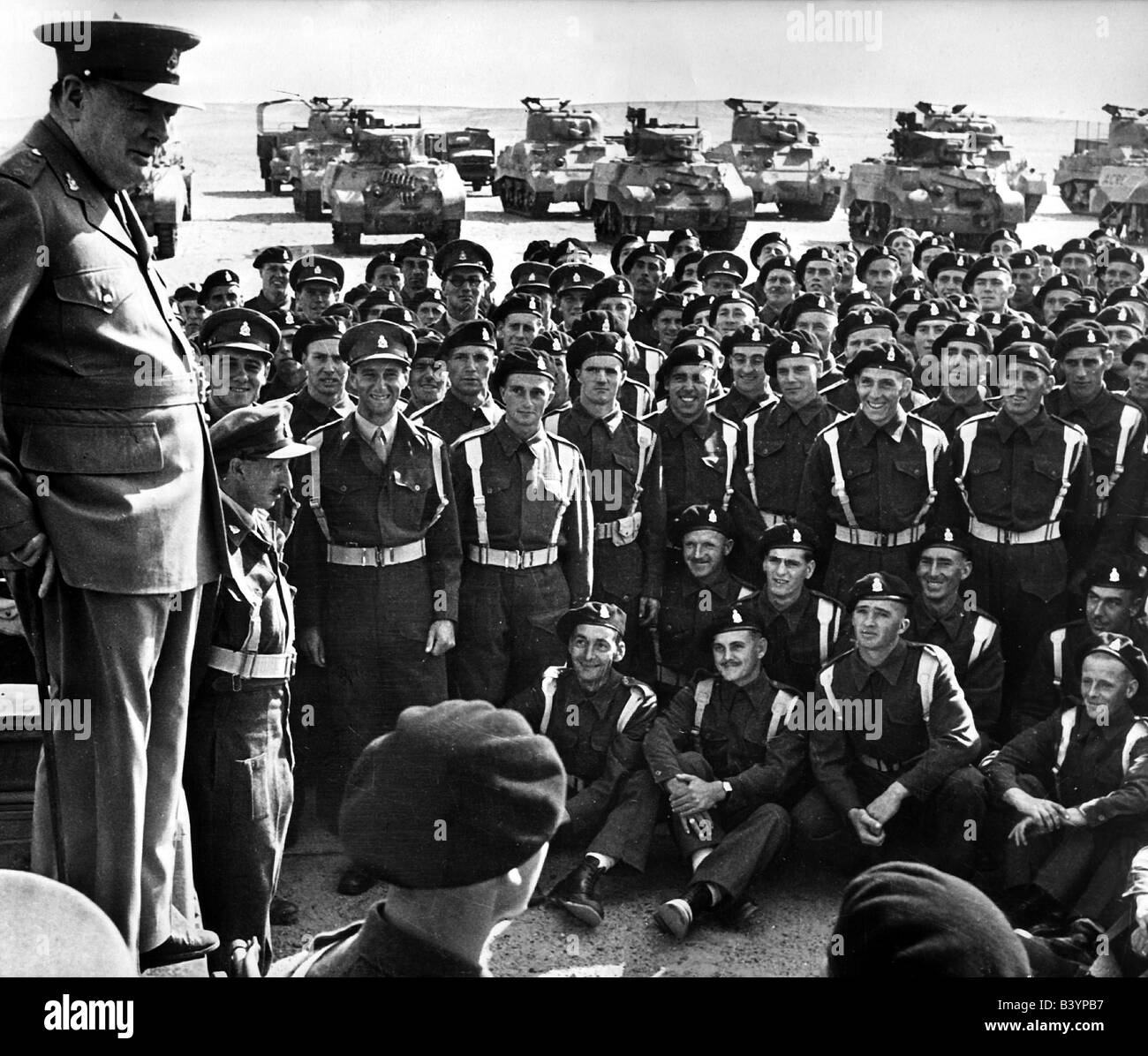 events, Second World War / WWII, North Africa, Egypt, Prime Minister Sir Winston Churchill visiting British troops, giving speech to soldiers of the 4th Queen`s Own Hussars, early 1943, in the background American tanks M5 Stuart and M4 Sherman, Desert War, tank unit, speaking, military, uniform, uniforms, Great Britain, 20th century, African Campaign, M 5, M 4, M-5, M-4, front visit, historic, historical, 1940s, people, Stock Photo