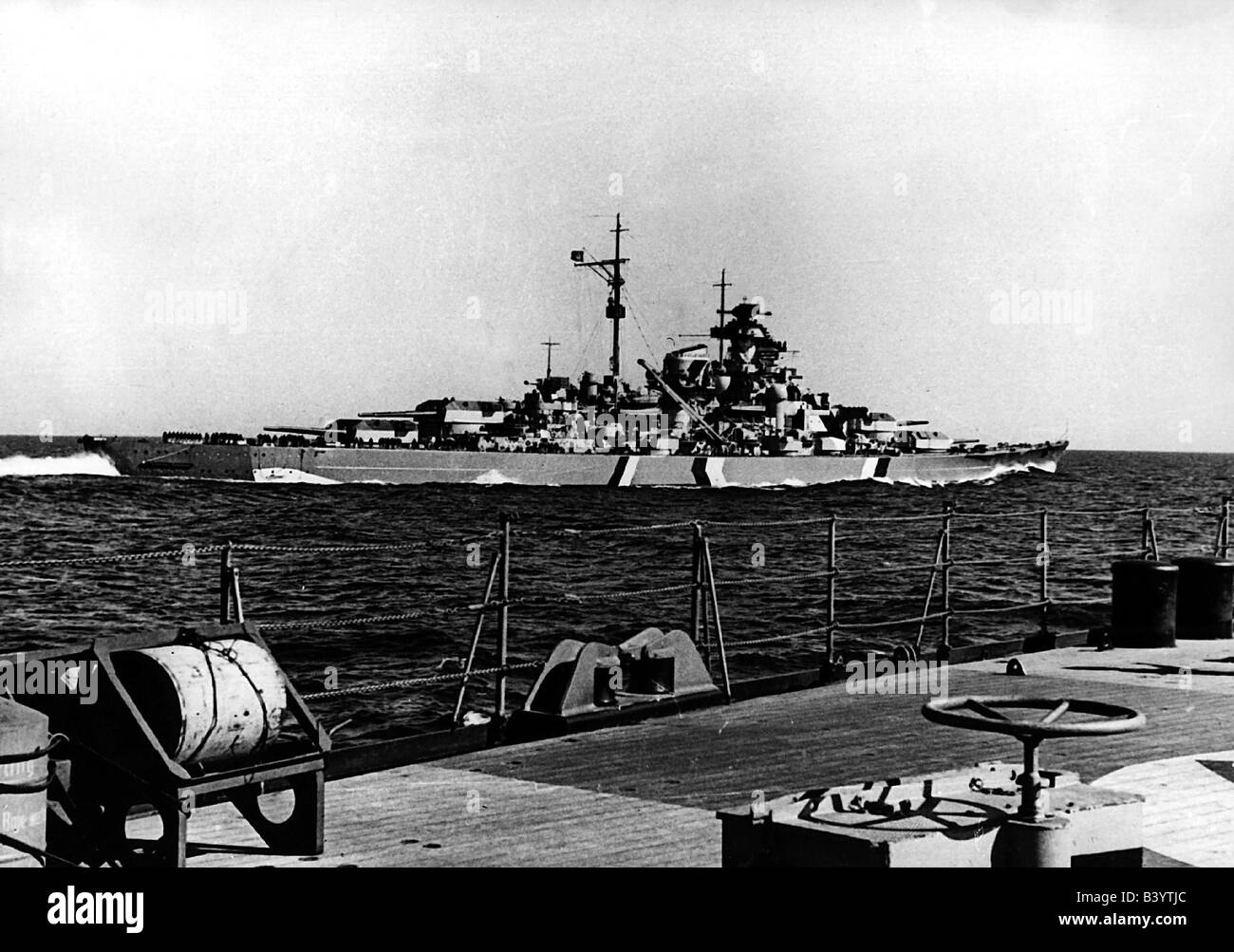 events, Second World War / WWII, naval warfare, German battleship 'Bismarck' seen from the heavy cruiser 'Prinz Eugen', 19./20.5.1941, Stock Photo