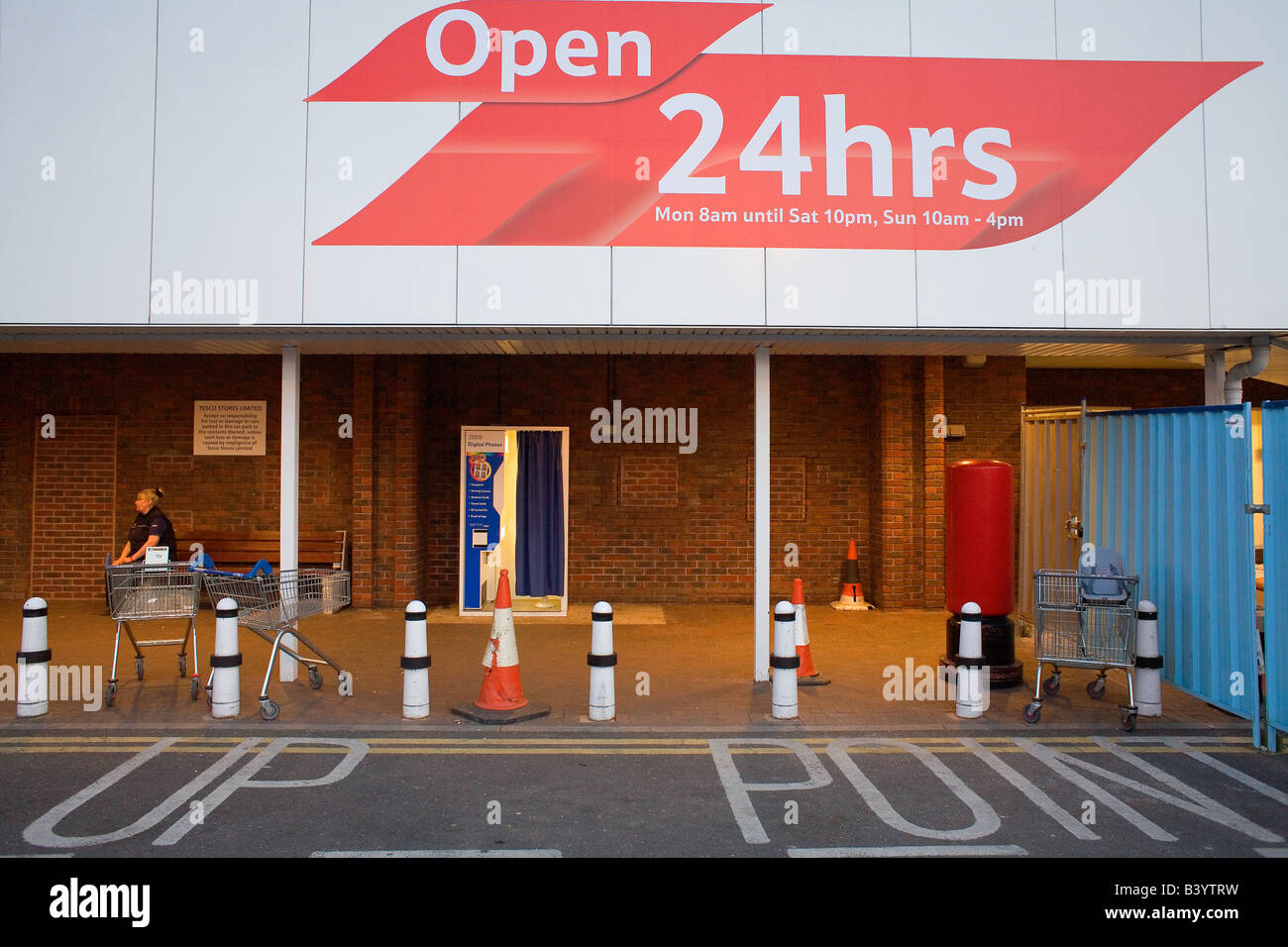 what time does cigarette counter open tesco Shopping at tesco hi-res stock photography and images - Page 33