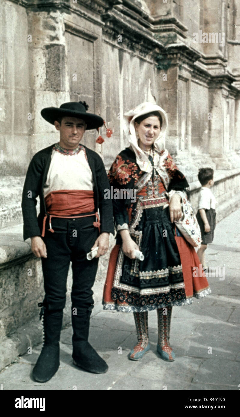 traditional andalusian clothing