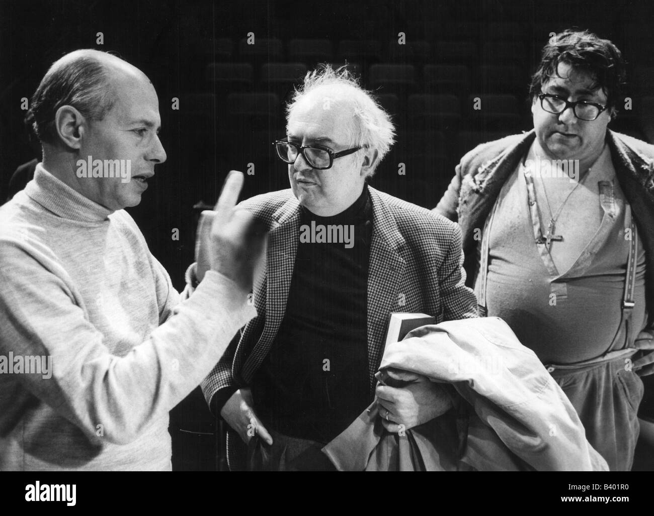 Duerrenmatt, Friedrich, 5.1.1921 - 14.12.1990, Swiss author, half length, talking with Erwin Axer, Edgar Walther (right), 1970, Stock Photo