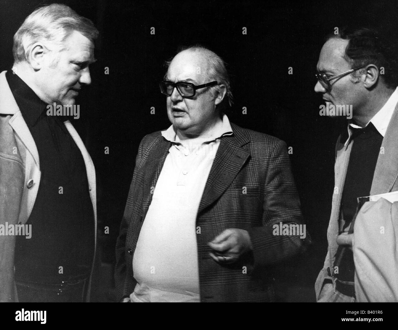 Duerrenmatt, Friedrich, 5.1.1921 - 14.12.1990, Swiss author, half length, with Hans-Dieter Zeidler and Werner Kreindl, after a rehearsal for 'Die Frist' (The time limit), Stock Photo
