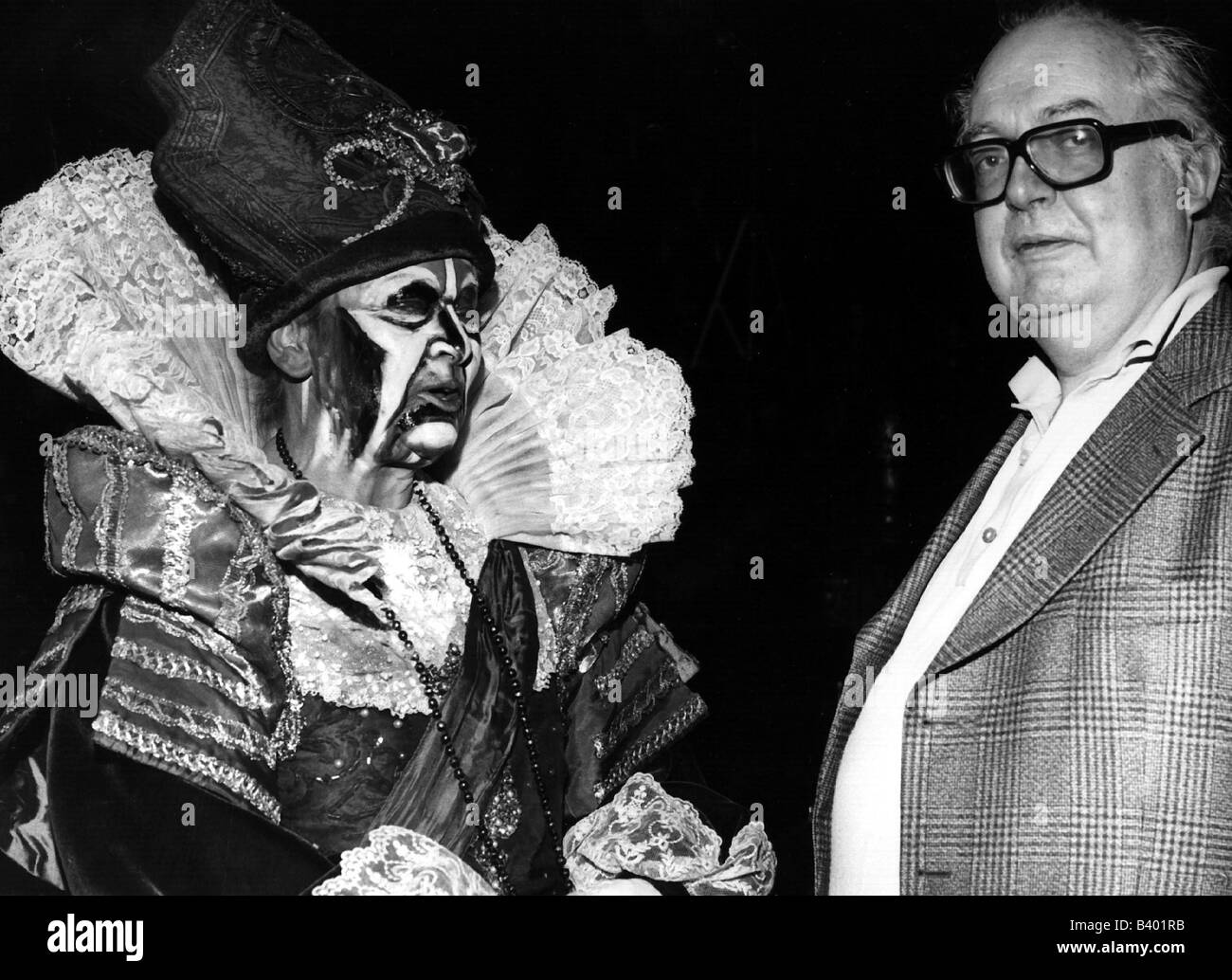 Duerrenmatt, Friedrich, 5.1.1921 - 14.12.1990, Swiss author, with Rosel Schaefer during a rehearsal for 'Die Frist' (The time limit), circa 1970, half length, Stock Photo
