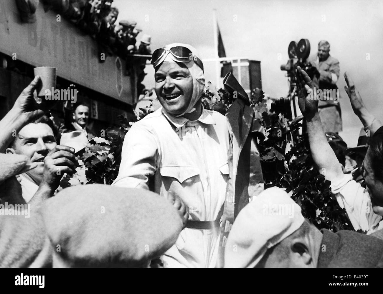 Caracciola, Rudolf, 30.1.1901 - 28.9.1959, German racecar driver, winner of German Grand Prix, Nuerburgring, 25.7.1937, , Stock Photo