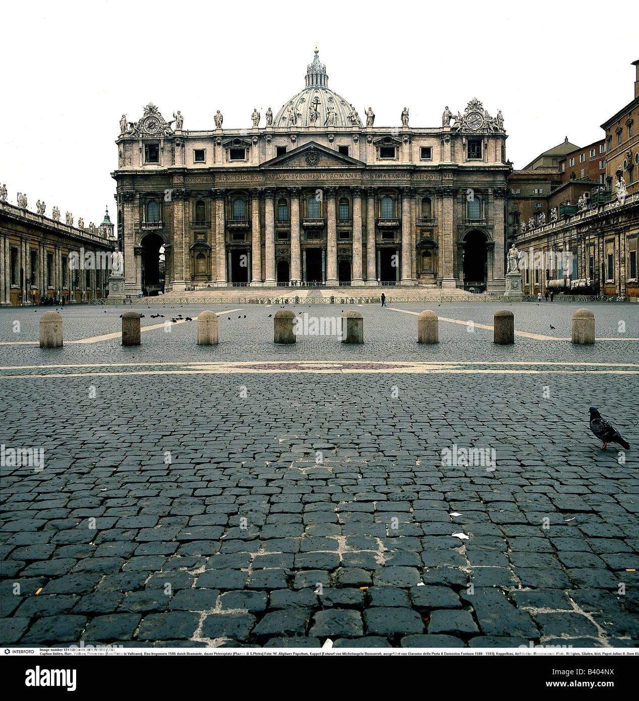 geography / travel, Italy, Rome, Vatican, Petersdom (San Pietro in Vaticano), built 1506 by Bramante, square, Petersplatz (Piazza di San Pedro), papacy, dome, domed, structure, (outline of Michelangelo Buonarroti executed by Giacomo Della Porta and Domenico Fontana 1588 - 1593), architecture, renaissance, square,  people, religion, columns, historical, historic, ancient, pope Julius II, UNESCO, World Heritage Site, Stock Photo