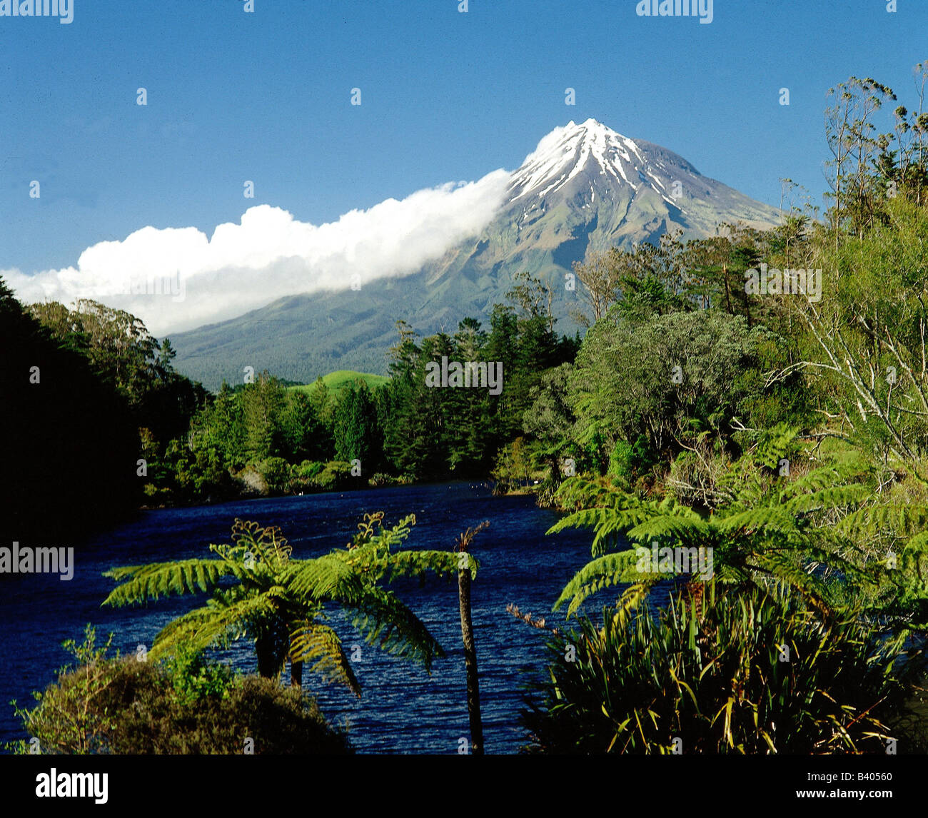 geography / travel, New Zealand, Mount Egmont, (volcano Taranaki ), Mangamahoe lake with volcano