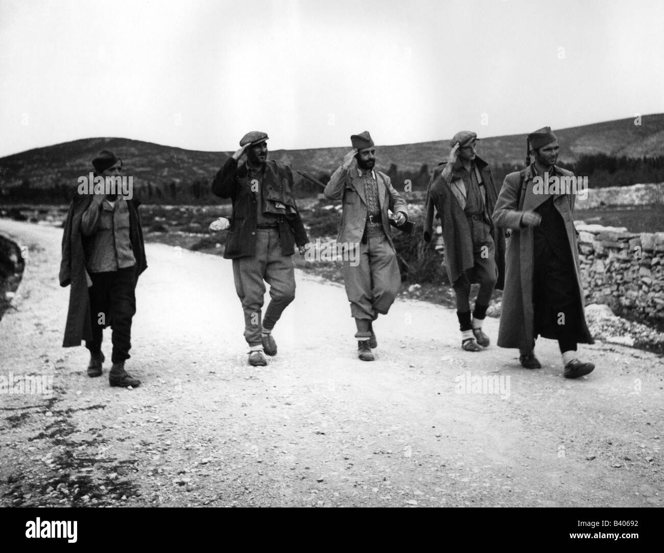 events, Second World War / WWII, Yugoslavia, armed troop, probably Serbian partisans, partisan warfare, resistance, 20th century, historic, historical, Balkans, Serbia, Serbs, saluting, people, 1940s, Stock Photo