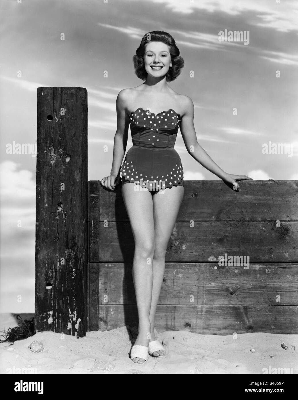Beaumont, Susan, * 26.2.1936, British actress, full length, in a swimsuit by Botto, 1957, Stock Photo