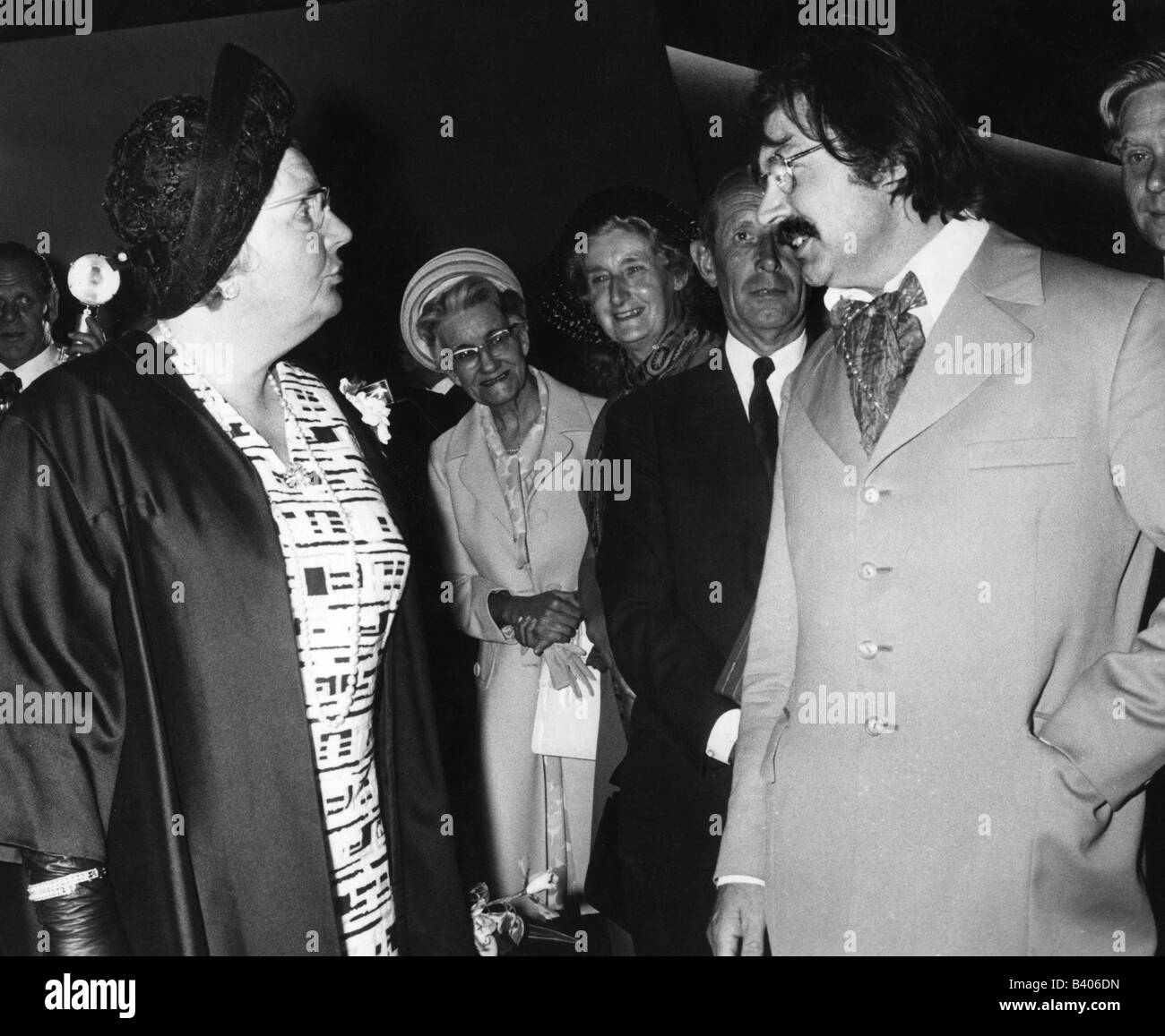 Appel, Christiaan Karel, 25.4.1921 - 3.5.2006, Dutch artist, (painter), half length, with Queen Juliana of the Netherlands, at opening of TECHNIKON, centre for technical education, Rotterdam, 19.5.1970, Stock Photo