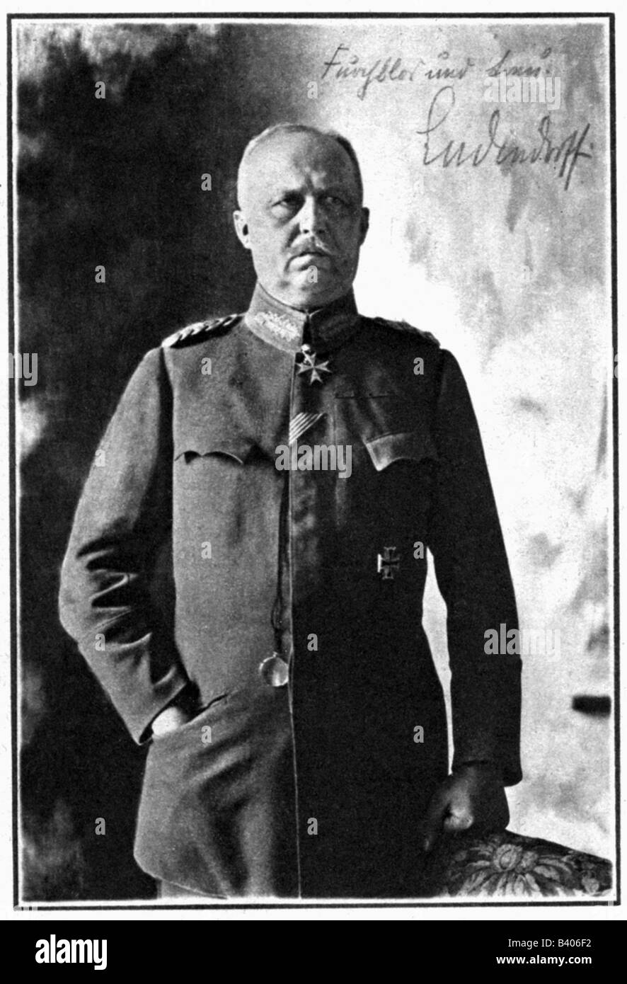 Ludendorff, Erich, 9.4.1865 - 20.12.1937, German General, half length, postcard with signature, circa 1917, , Stock Photo
