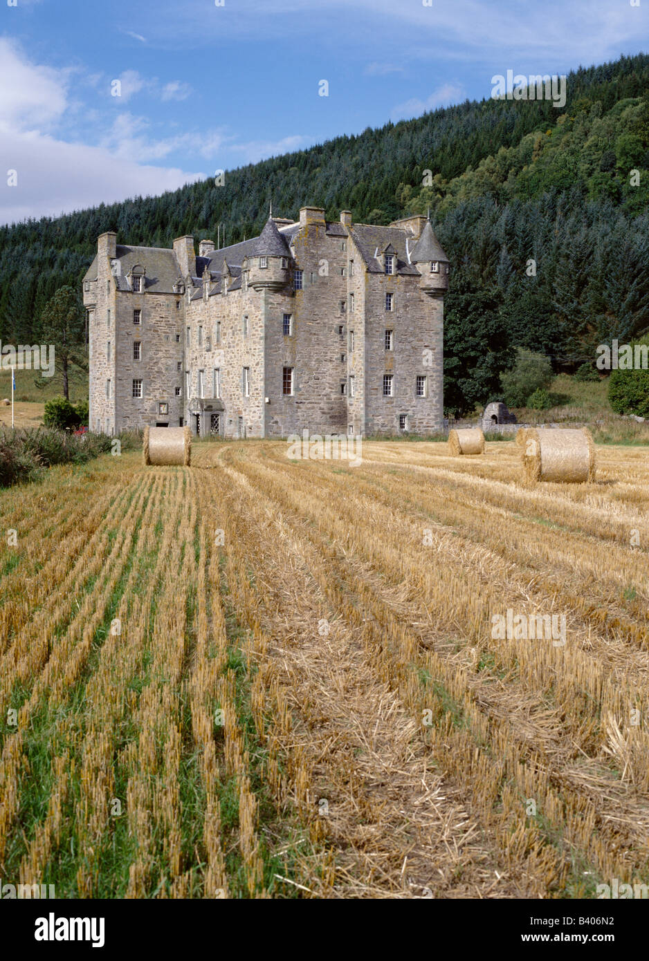 dh MENZIES CASTLE PERTHSHIRE Highlander clan laird residences castle