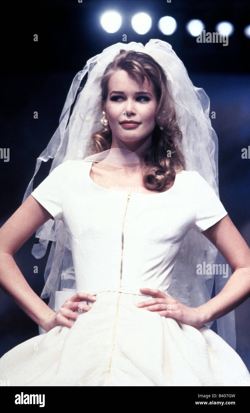 Schiffer, Claudia, * 25.8.1970, German model, half length, on catwalk, fashion show, wedding dress, Stock Photo