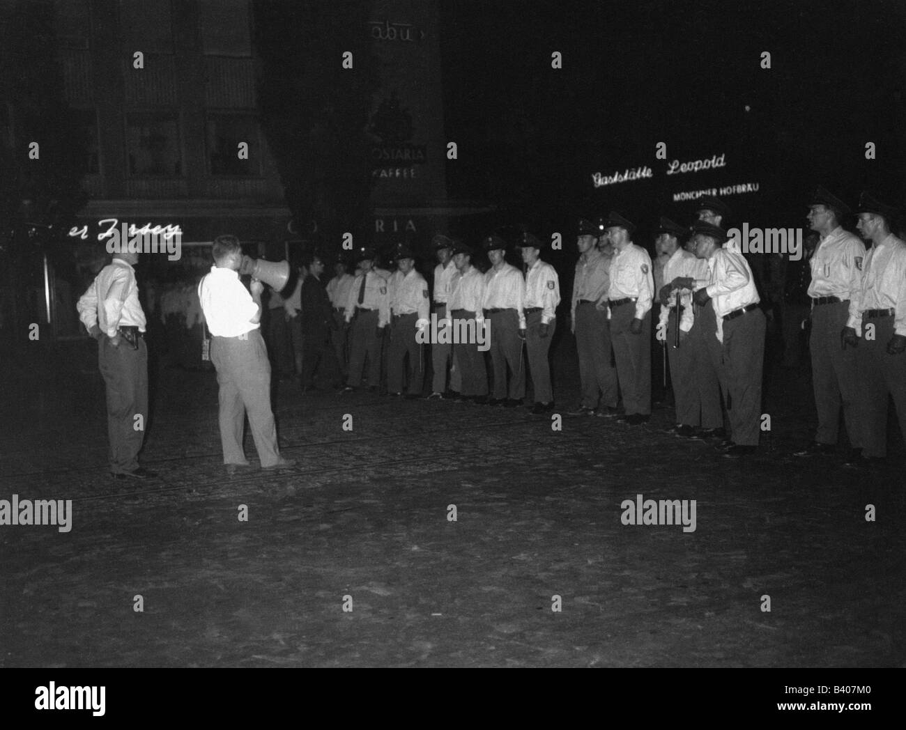 1960s police officers hi-res stock photography and images - Alamy