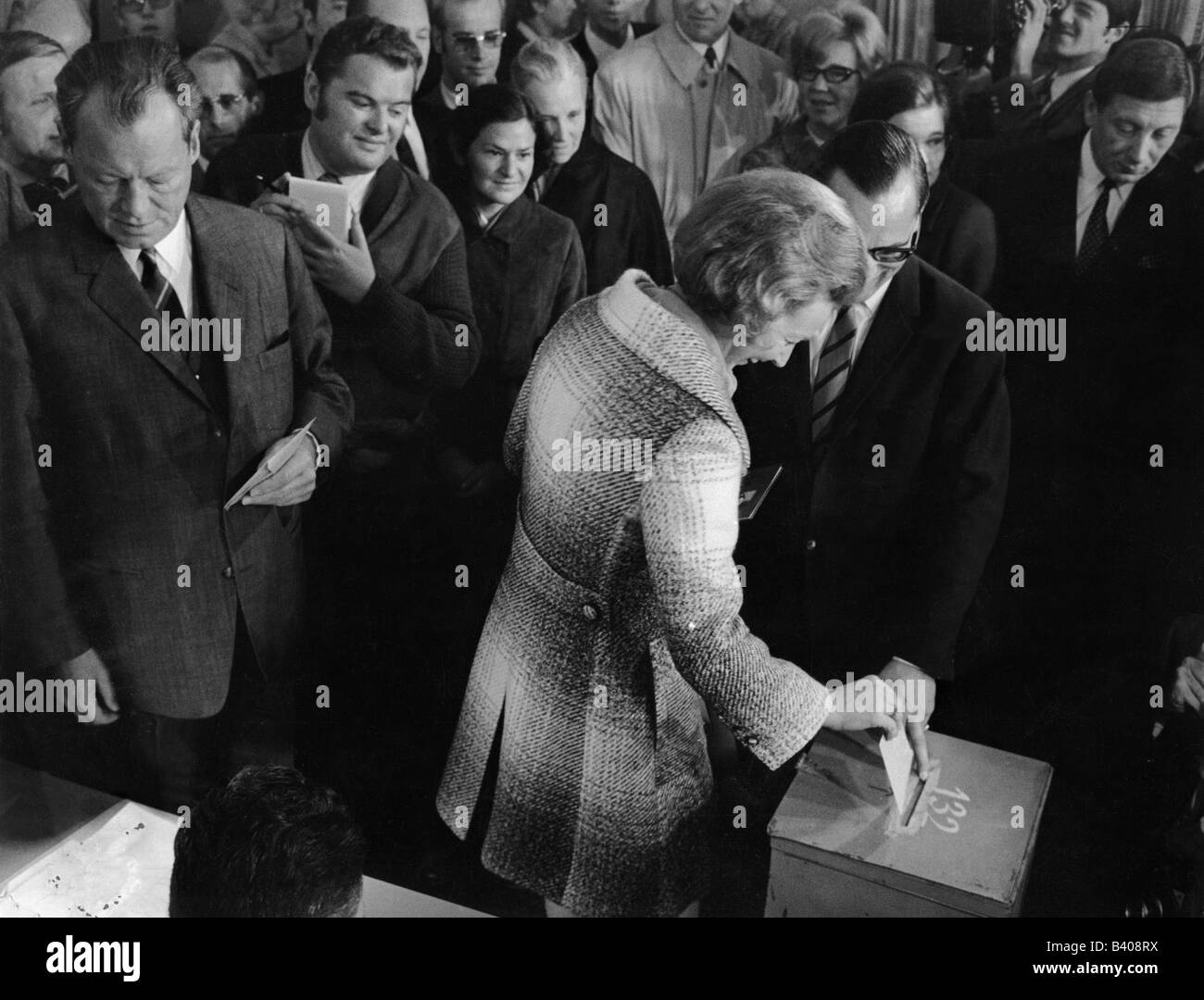 geography / travel, Germany, politics, elections, federal election 1969, Ruth Brandt at the ballot box, Bonn, 28.9.1969, Willy Brandt, vote, voting, polling station, Federal Republic of Germany, 20th century, historic, historical, female, woman, women, male, man, men, people, 1960s, Stock Photo