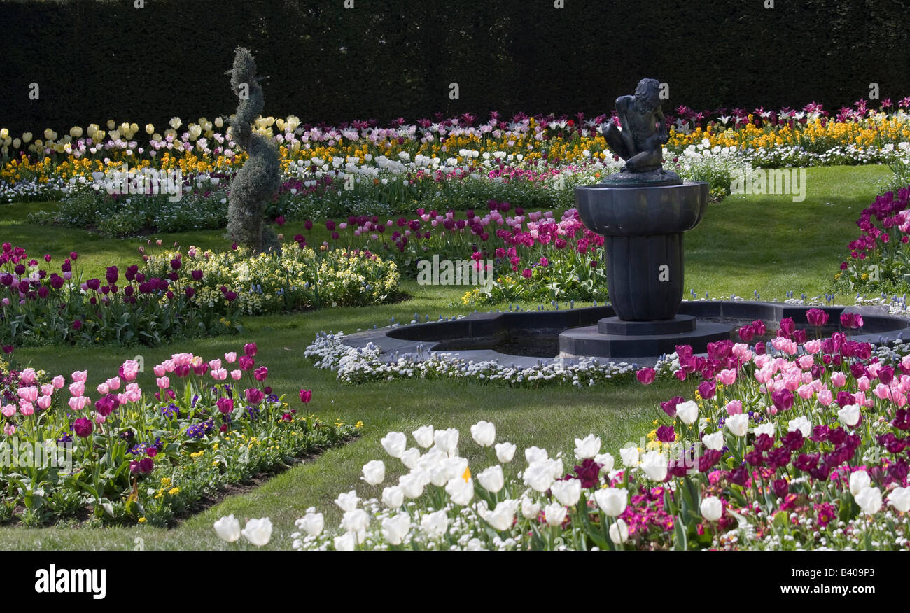 Formal flower bed hi-res stock photography and images - Alamy