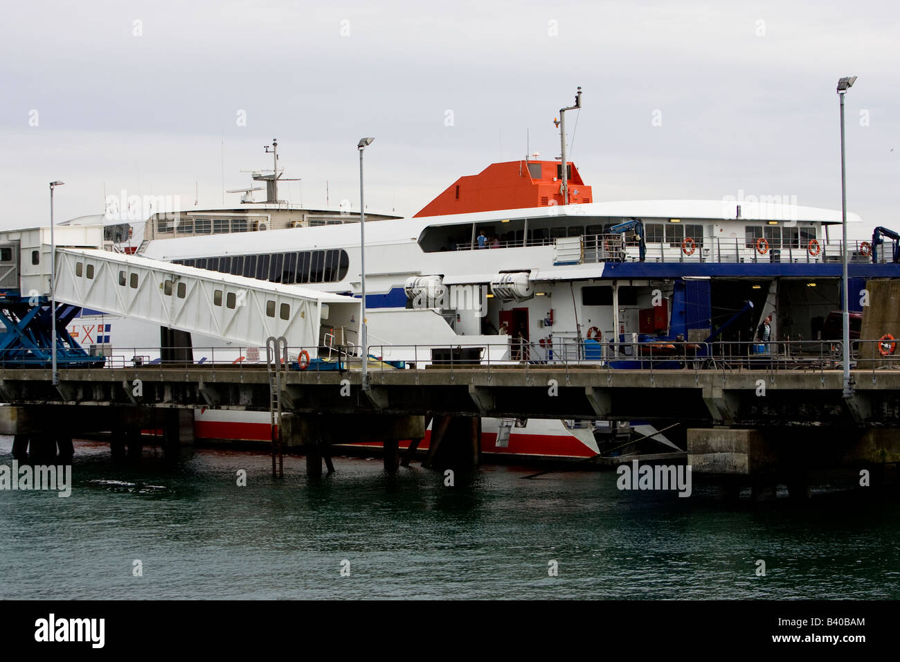 brecha Categoría Armario Condor Twin Hull Ferry arriving at St Helier port Jersey from St Marlo  Stock Photo - Alamy