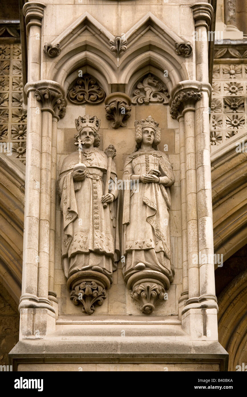 The figures of a king and queen on the North Transcept of London's Westminster Abbey. Stock Photo