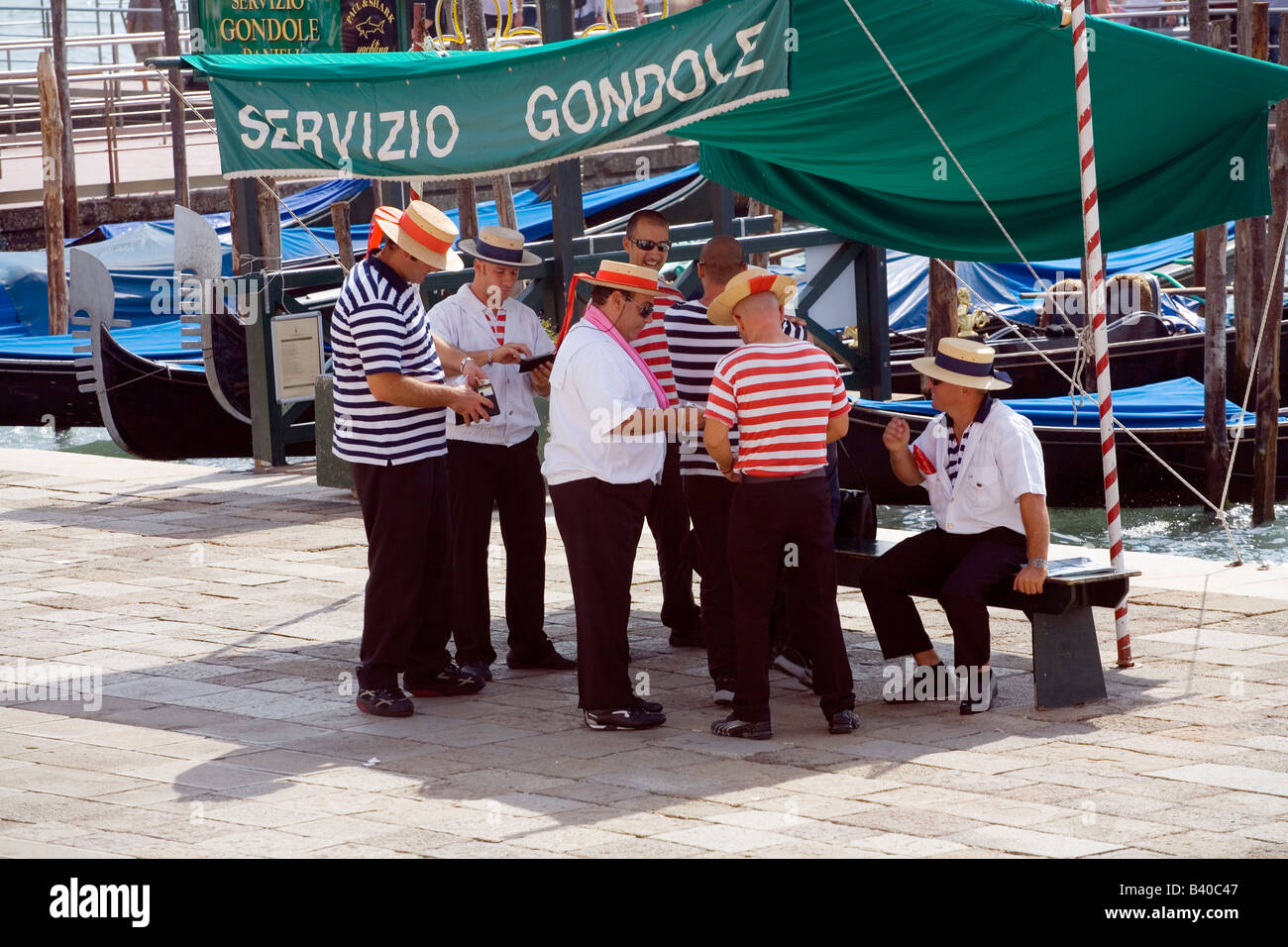 Gondoliers discuss the days business and settle their accounts Stock Photo