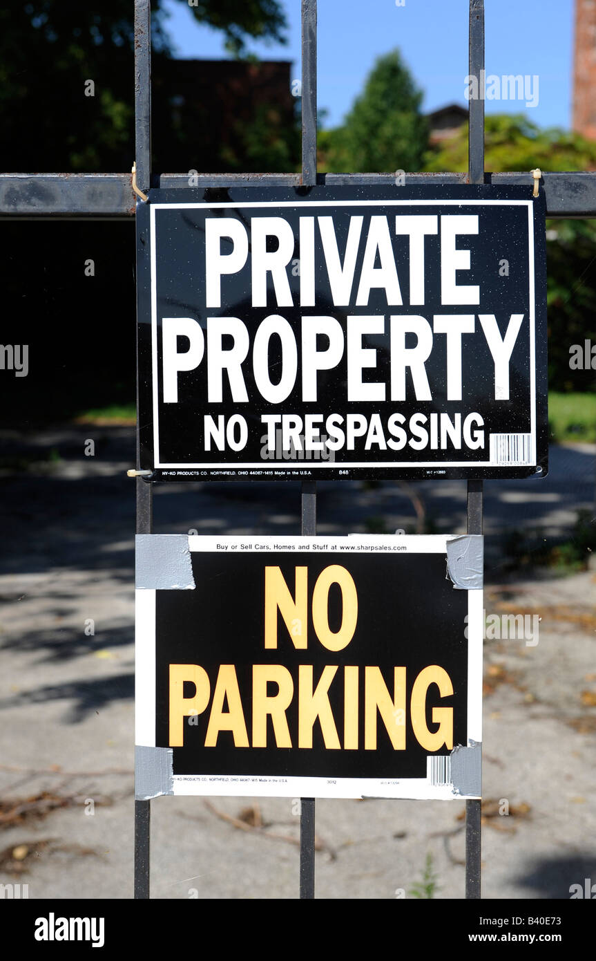 Private property sign hires stock photography and images Alamy