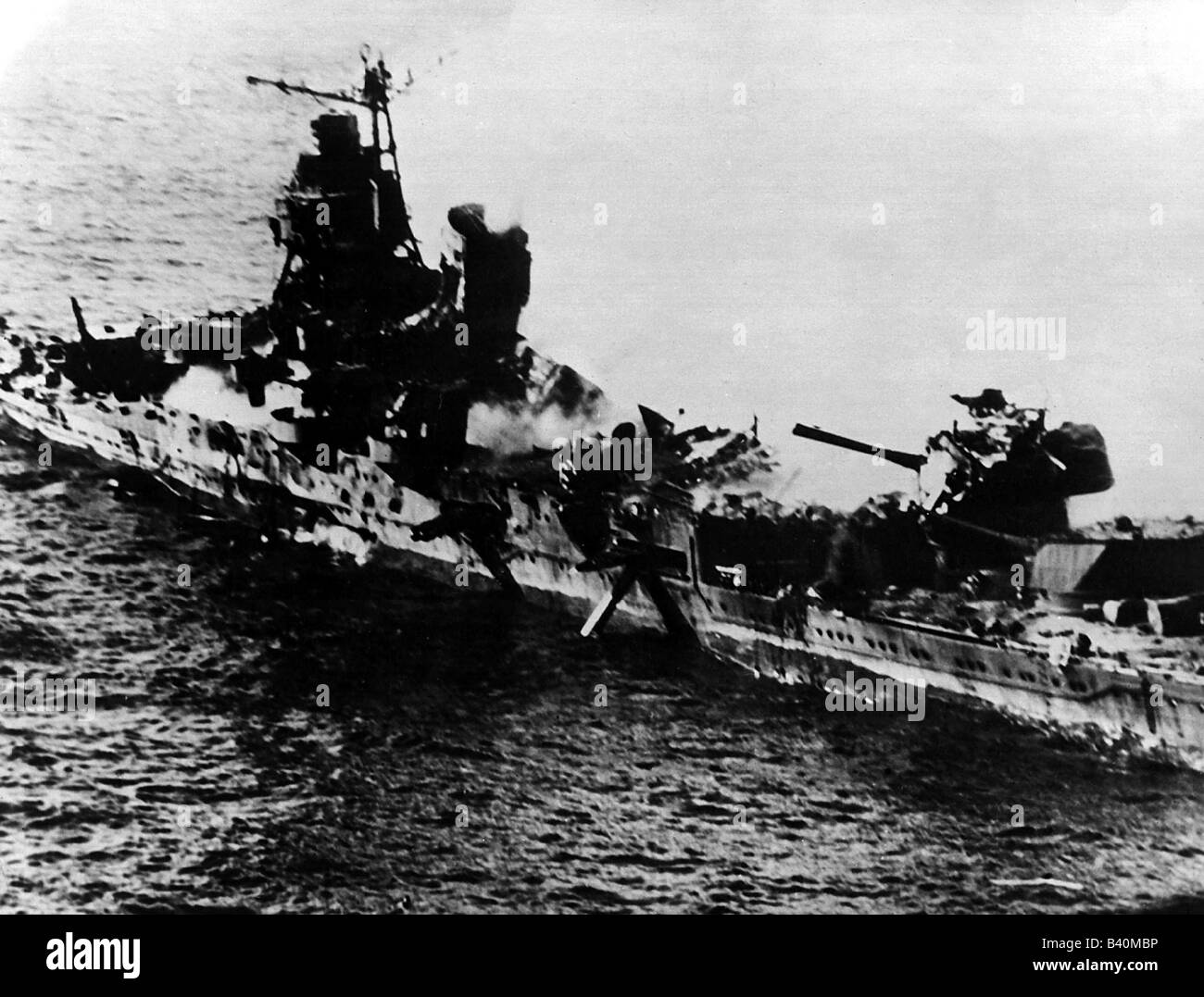 events, Second World War / WWII, Pacific, Battle of Midway, Japanese heavy cruiser 'Mikuma' sinking after bomb hits, Stock Photo