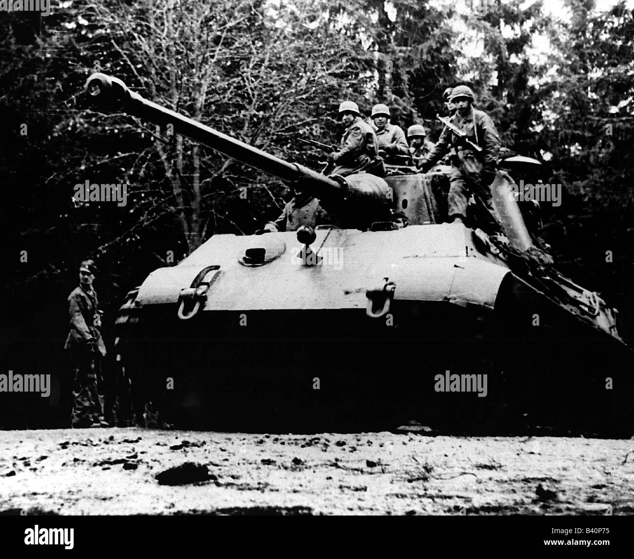 events, Second World War / WWII, Belgium, Battle of the Bulge, German advance 16.-27.12.1944, German paratroopers on a 'King Tiger', 17.12.1944, Stock Photo