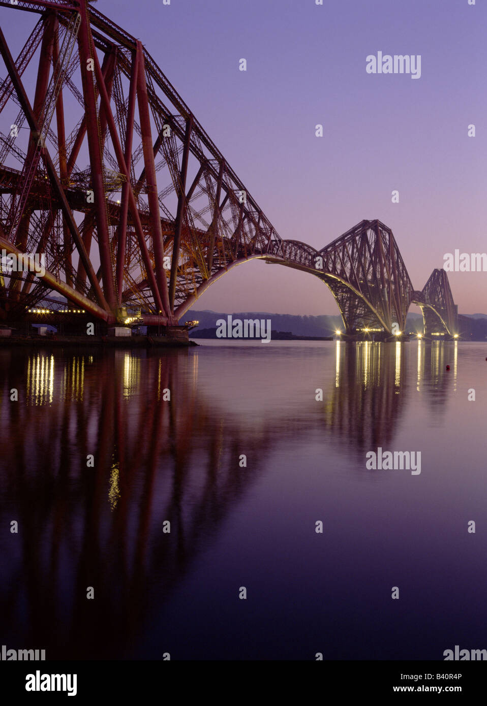 dh Victorian Railway Bridge RAIL BRIDGE FIRTH OF FORTH Scottish landmarks Cantilever bridge night landmark scotland bhz Stock Photo