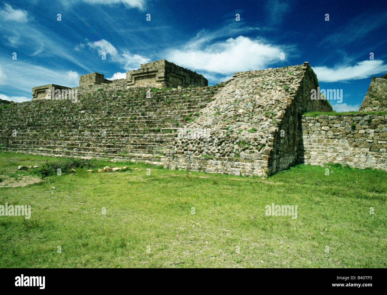 geography / travel, Mexico, Monte Alban, town of the Zapotec approx. 500 BC- 950 AD, central building complex G, H, J, eastern side, architecture, Central America, Mesoamerika, America, Latin-American Indians, excavations, stairs, buildings historical, historic, ancient, pre-Columbian, UNESCO, World Heritage Site, valley, of Oaxaca CEAM, 20th century, Stock Photo